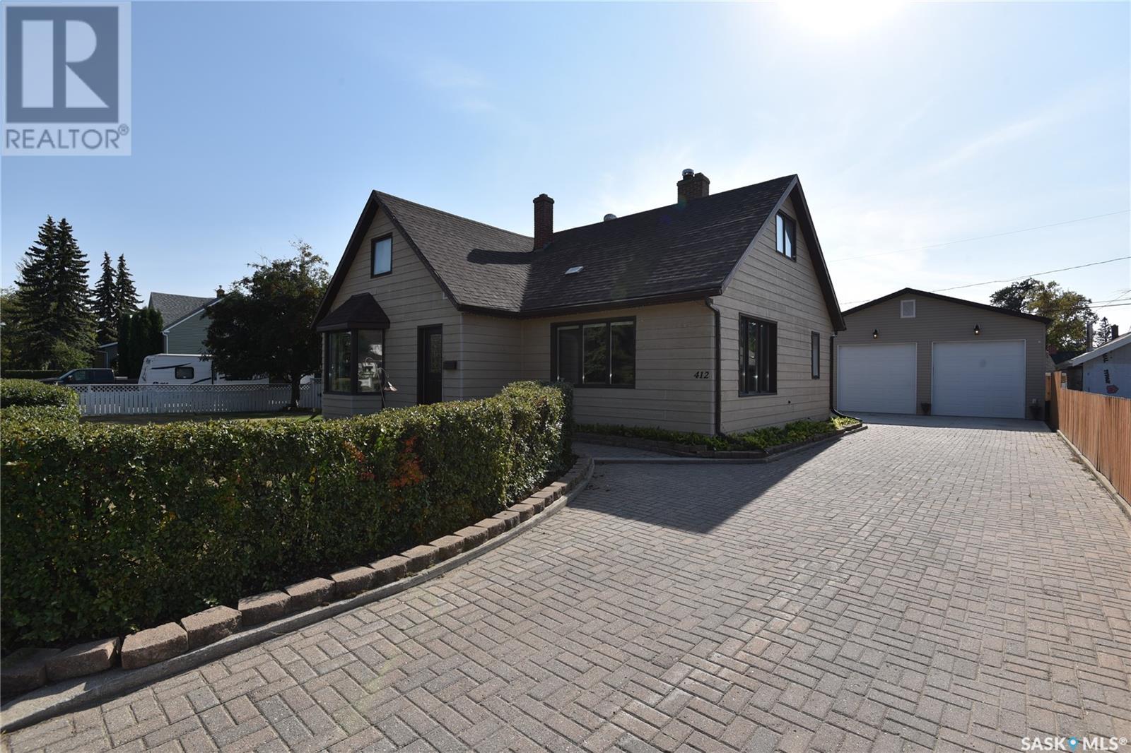 412 Centre St, Nipawin, SK S0E 1E0