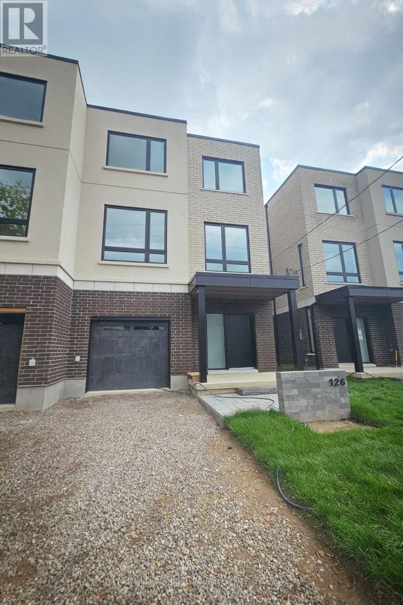132 Dunbar Rd, Mississauga, ON L5B 1G7
