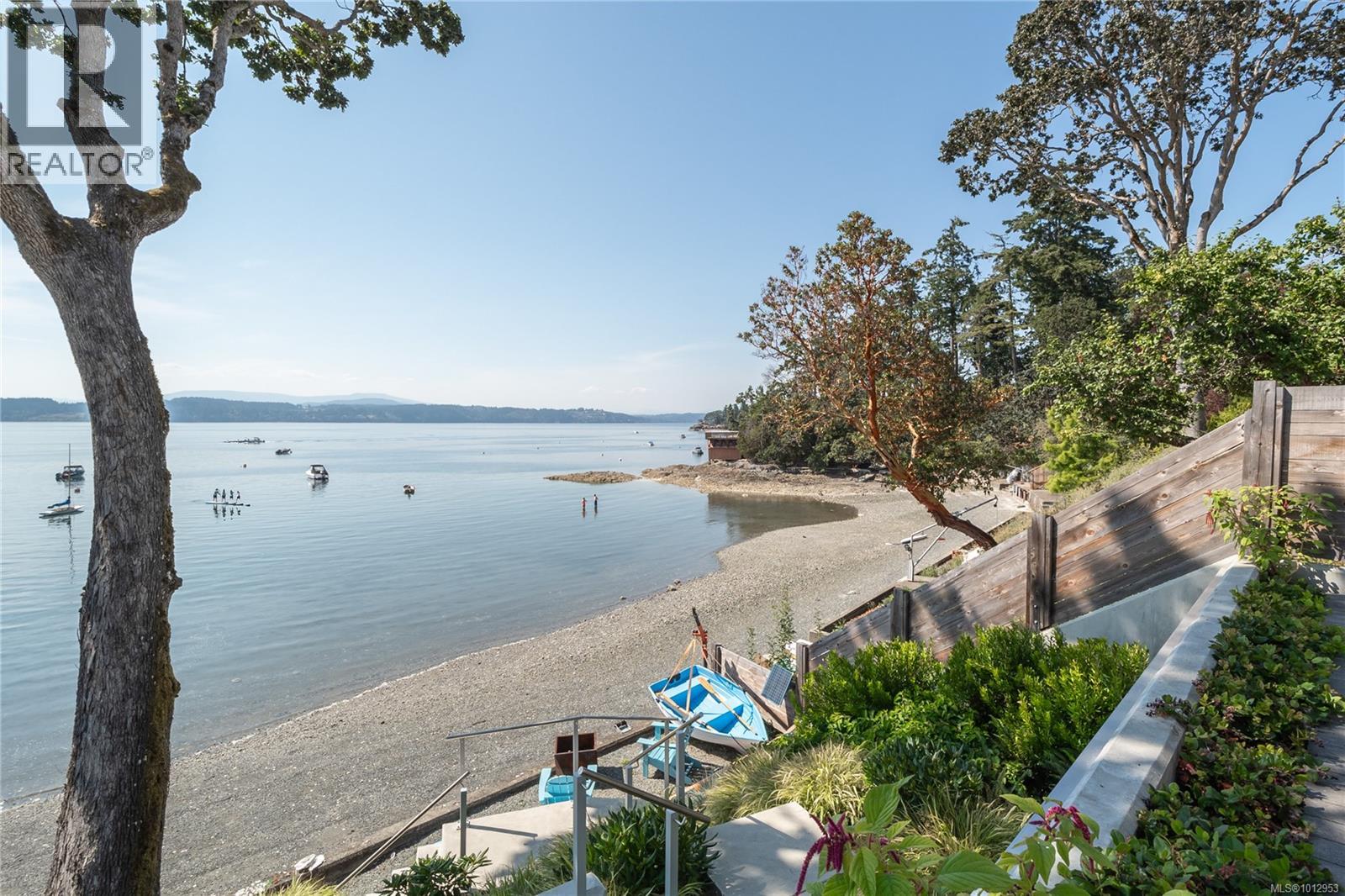 10718 Madrona Dr, North Saanich, BC V8L 5M7