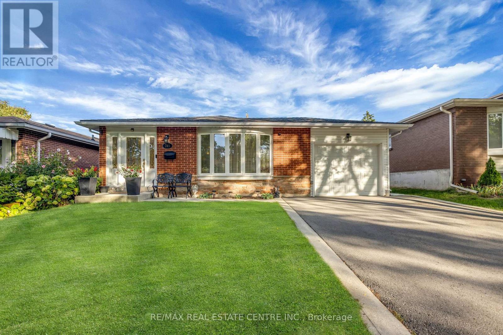 741 Mullin Way, Burlington, ON L7L 4J8