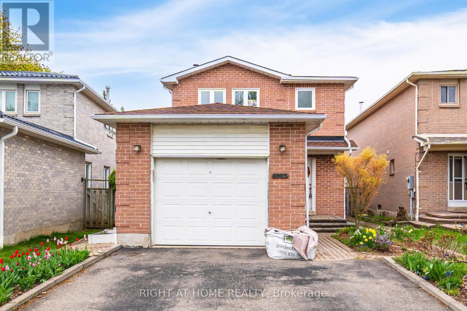 5253 Palomar Cres, Mississauga, ON L5R 2W8