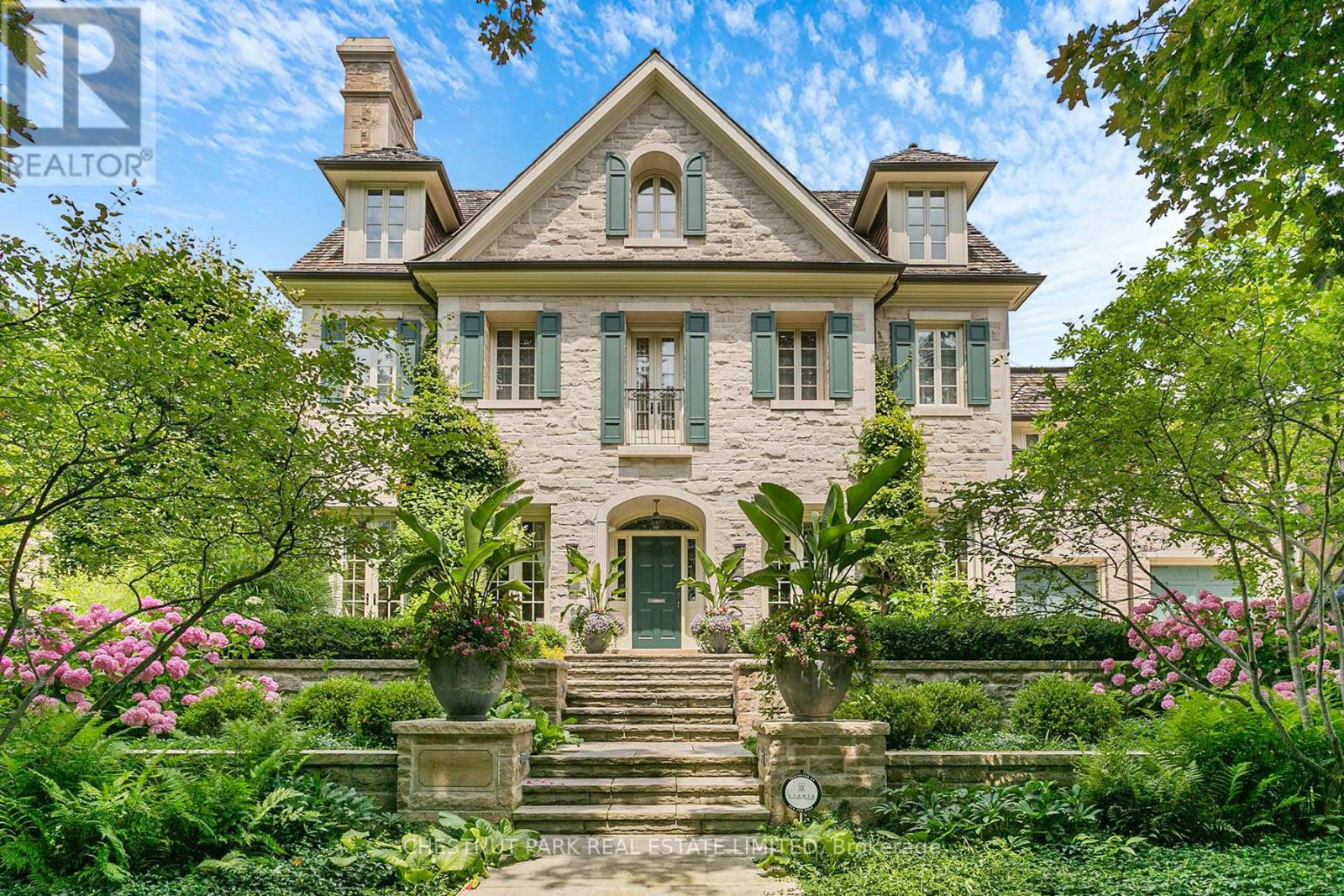 76 Binscarth Rd, Toronto, ON M4W 1Y4