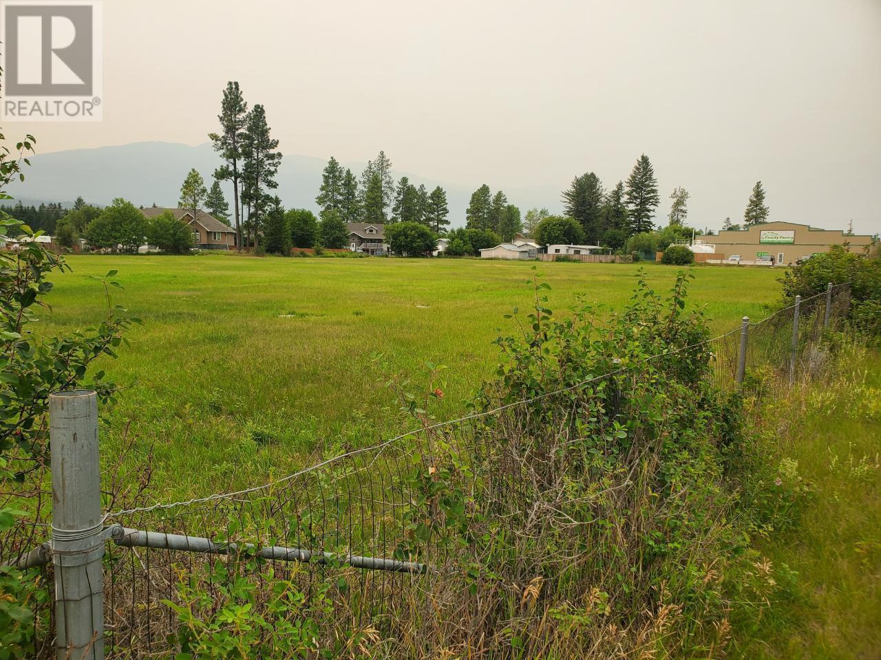8959 Arbuckle St, Canal Flats, BC V0B 1B0