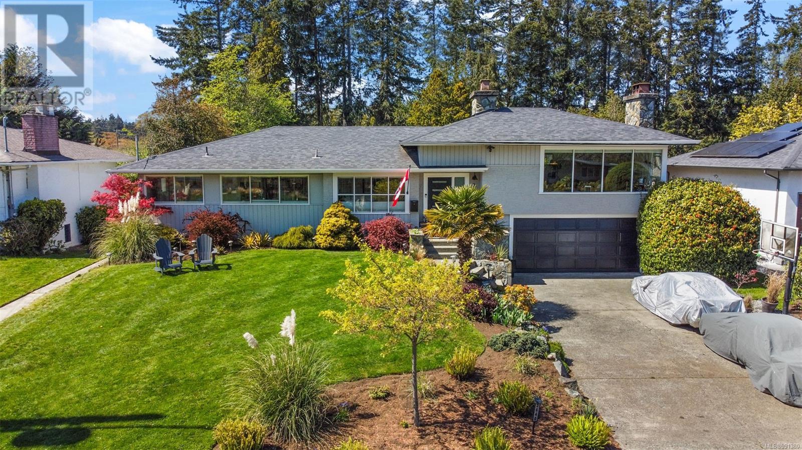 3640 Crestview Rd, Oak Bay, BC V8P 5C4