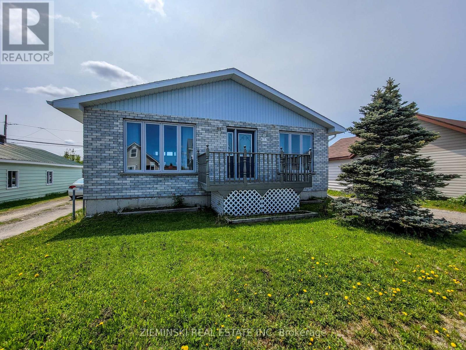 677 Victoria Rd, Iroquois Falls, ON P0K 1G0