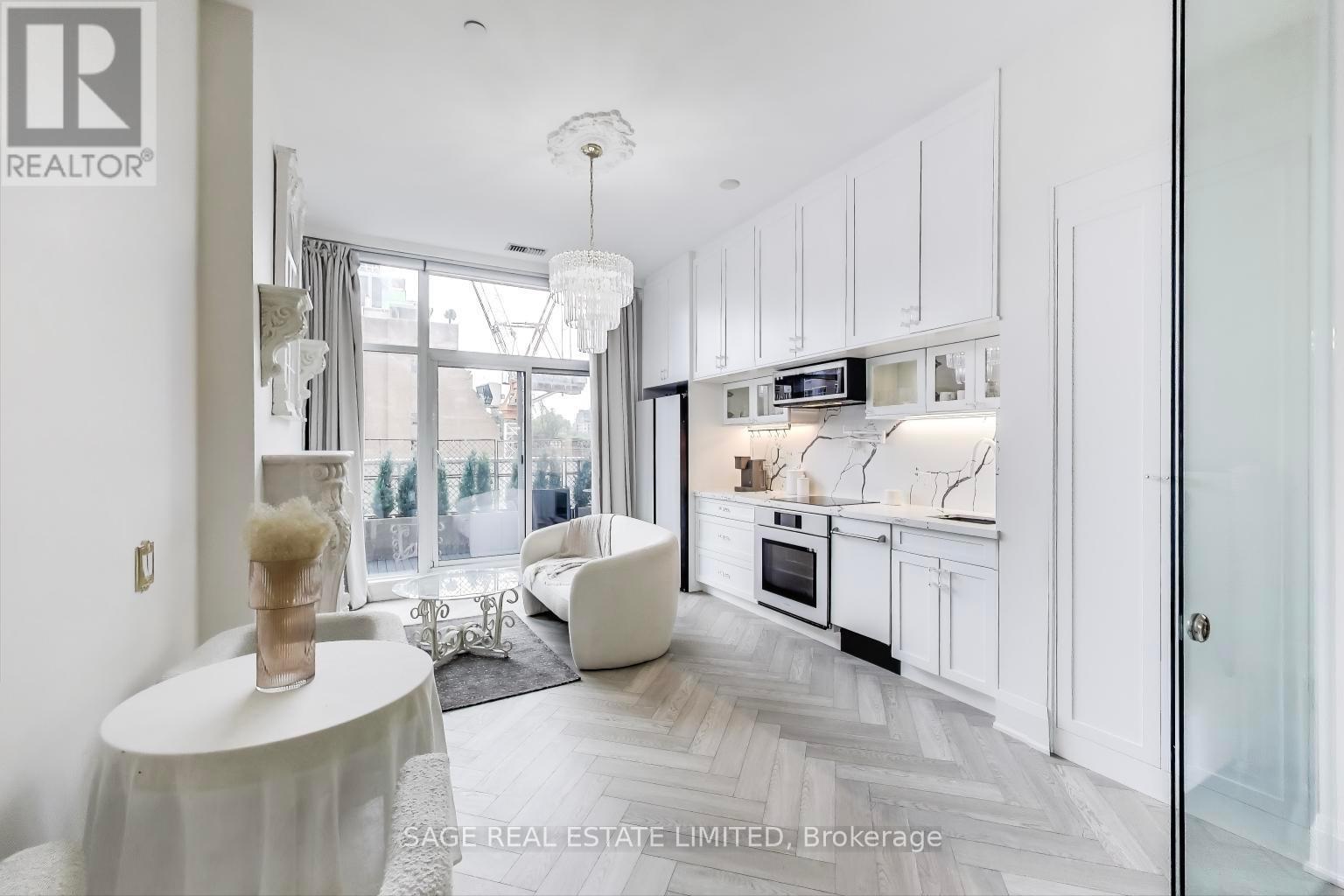 320 155 Yorkville Ave, Toronto, ON M5R 0B4