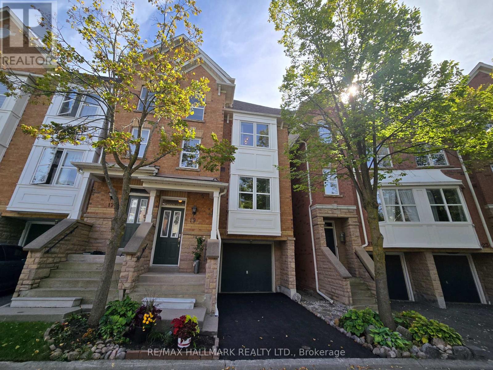 19 Michael Way, Markham, ON L3R 5G4