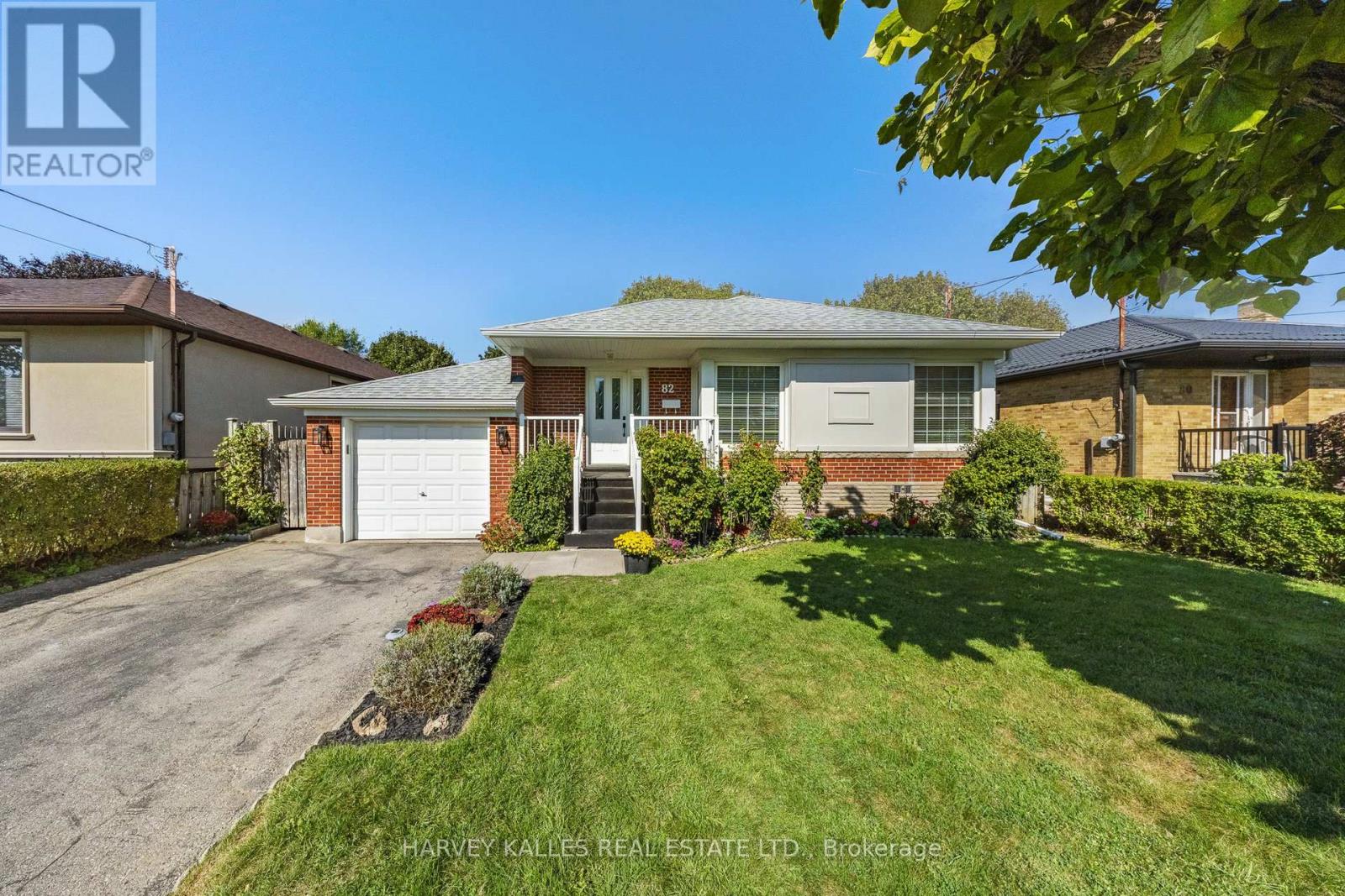 82 Acton Ave, Toronto Bathurst Manor, ON M3H 4H1