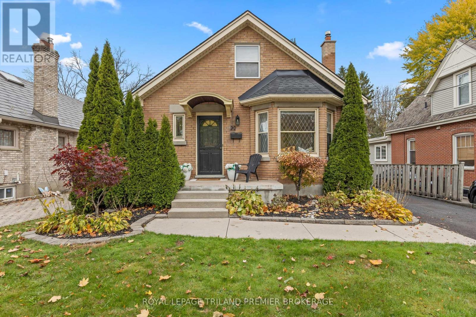 22 Briscoe St E, London, ON N6C 1W9