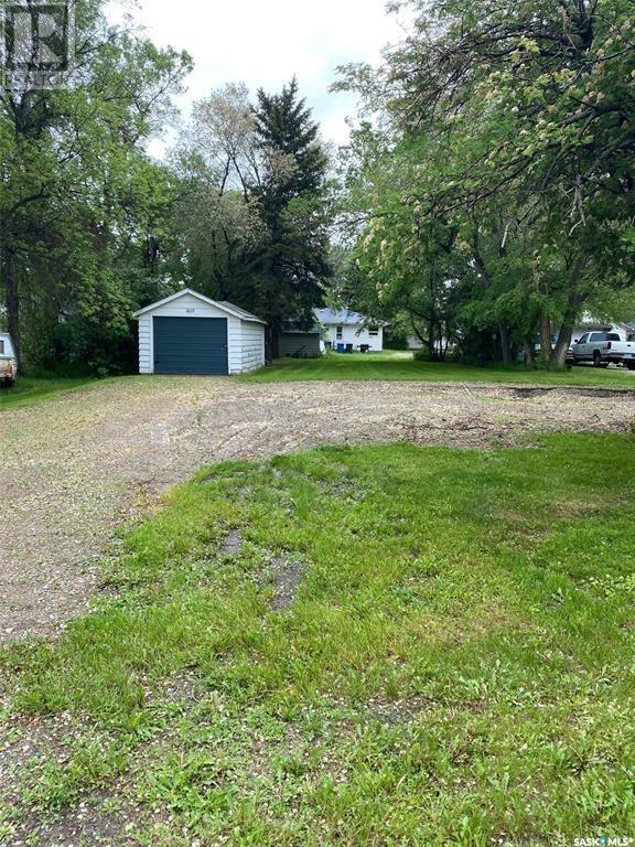 805 Peters Ave, Oxbow, SK S0C 2B0