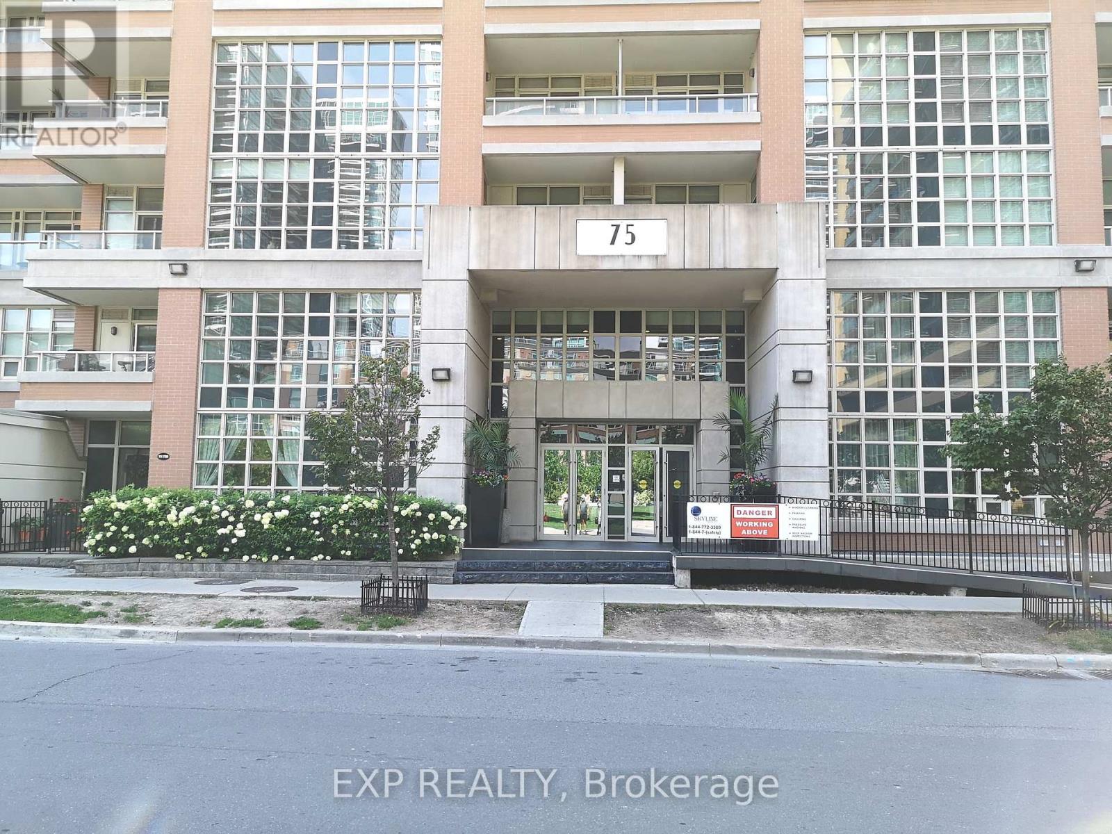 1718 75 East Liberty St, Toronto, ON M6K 3R3