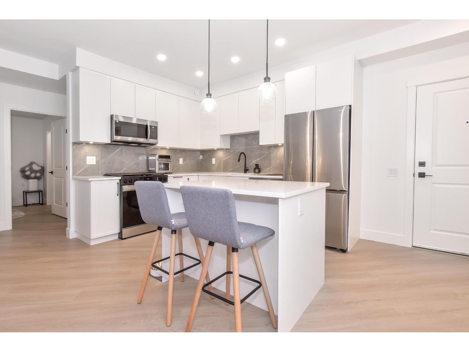 3438 146a Street Unit 311, Surrey, BC V4P 0J1