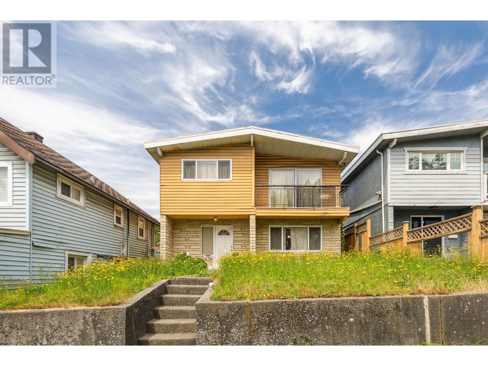829 SE Marine Dr, Vancouver, BC V5X 2V2