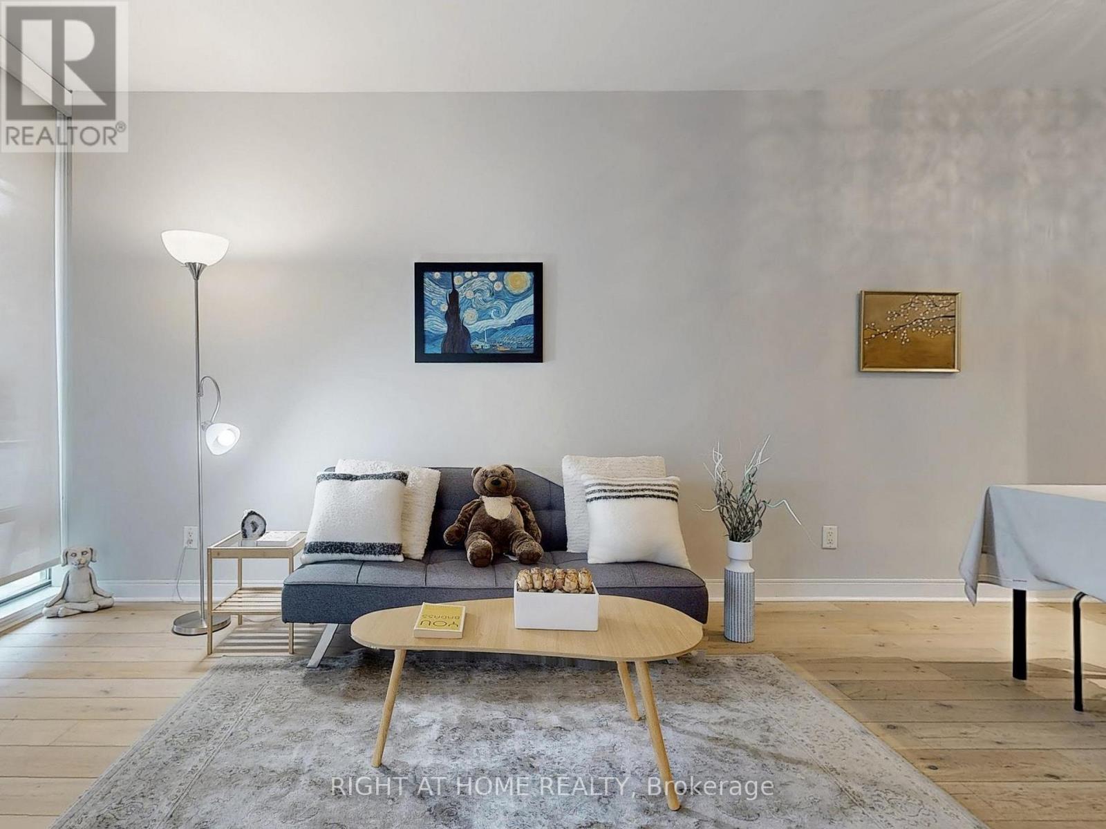 207 21 Scollard St, Toronto, ON M5R 1G3