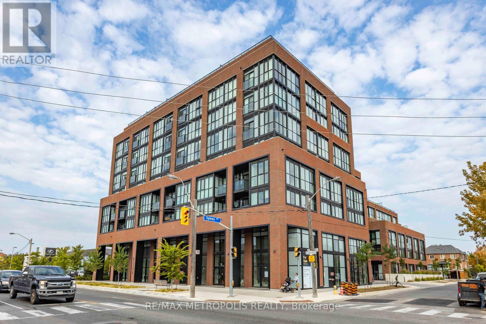 308 2300 St Clair Ave W, Toronto, ON M6N 1K8
