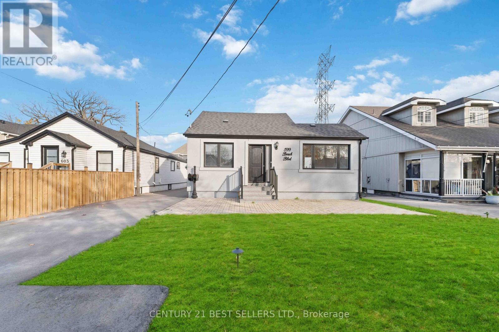 599 Beach Blvd, Hamilton, ON L8H 6X8