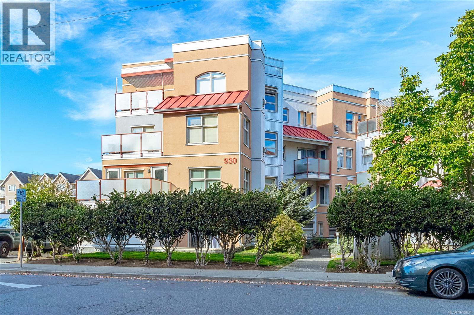 930 N Park St Unit 10 St, Victoria, BC V8T 1C6