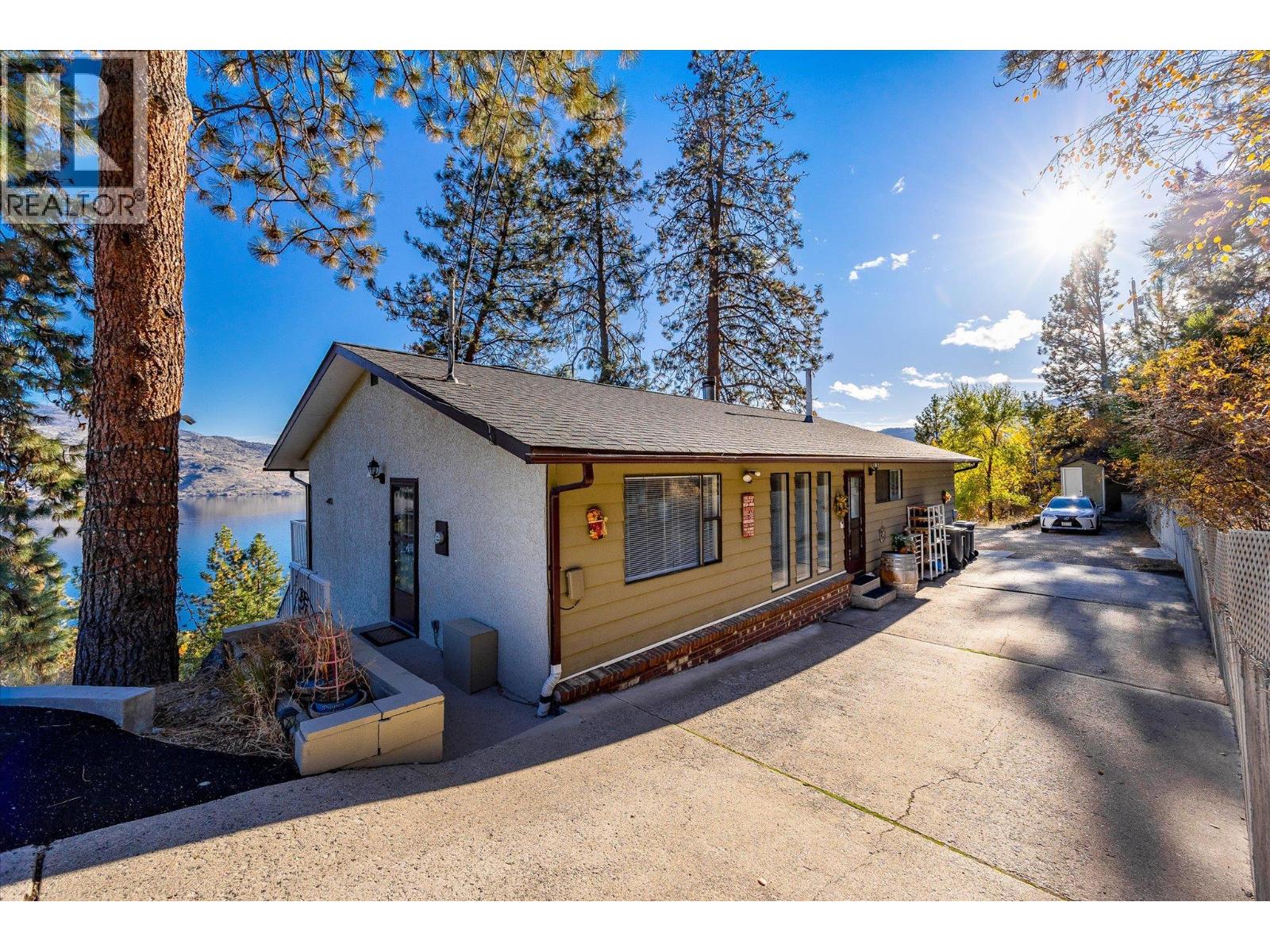 5821 Atkinson Cres, Peachland, BC V0H 1X4