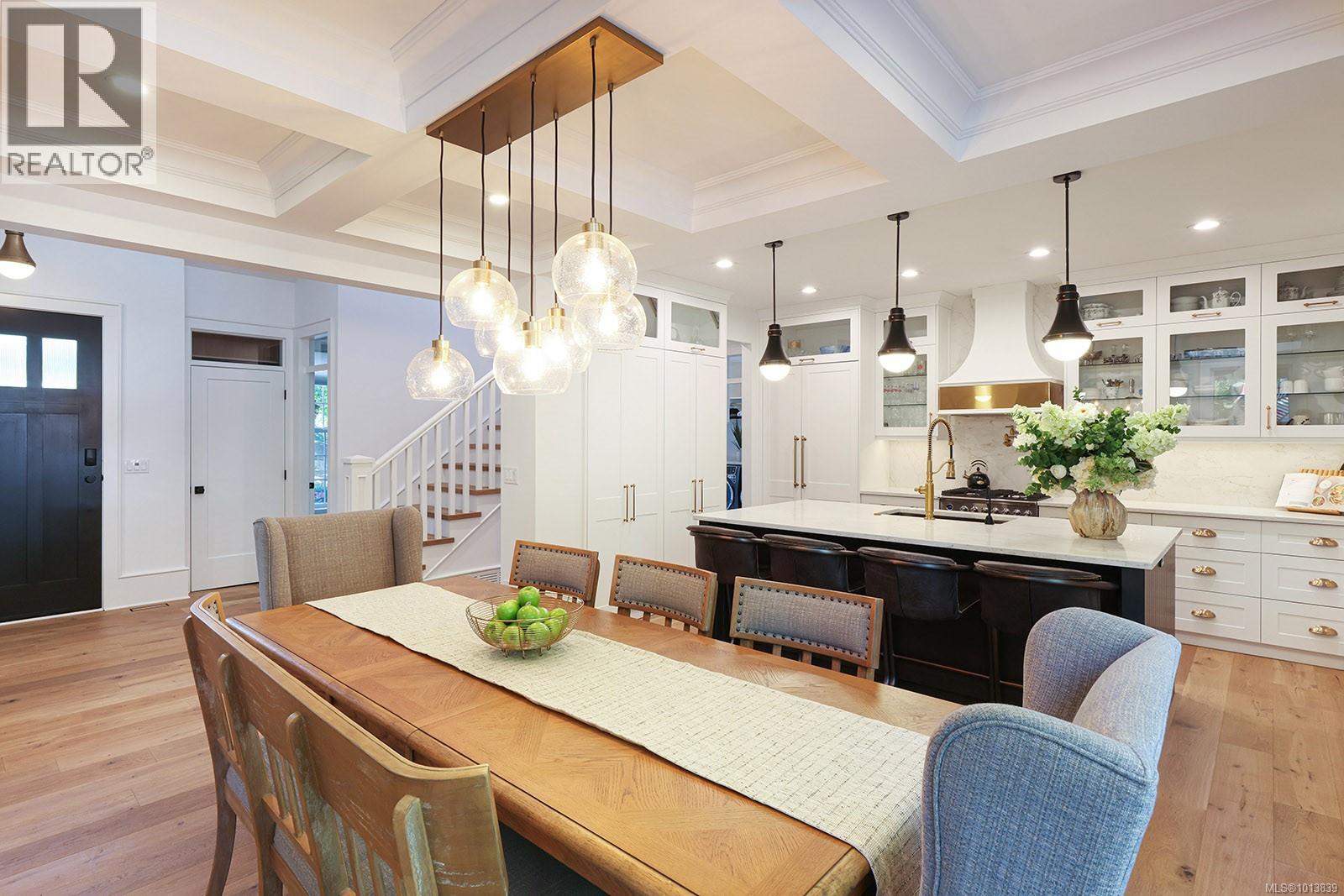 563 Eaglecrest Dr, Qualicum Beach, BC V9K 1E3