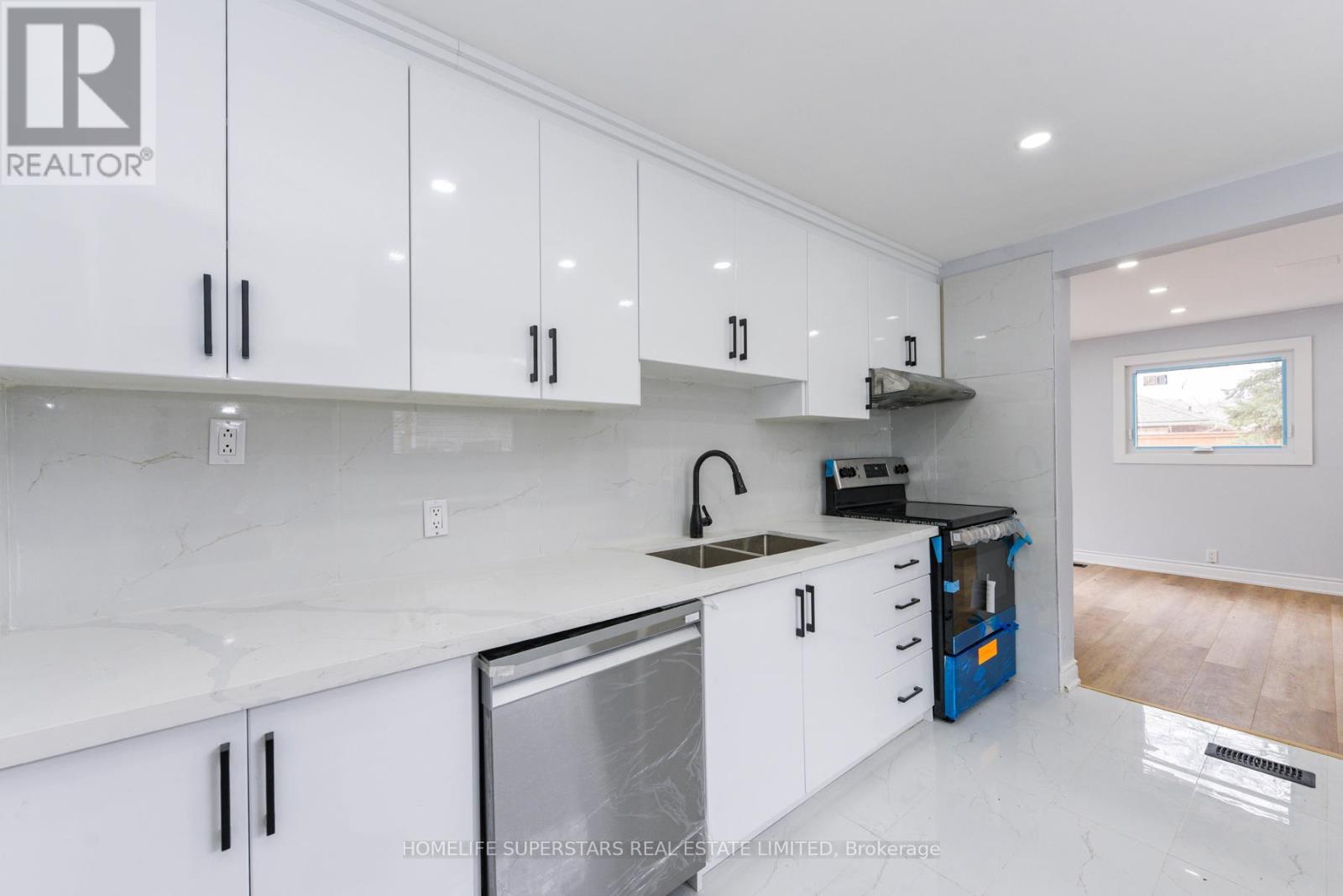 15 Dover Rd, Welland, ON L3B 2T7