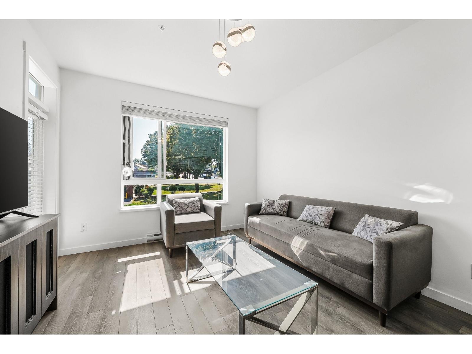 13628 81a Avenue Unit 211, Surrey, BC V3W 3E2