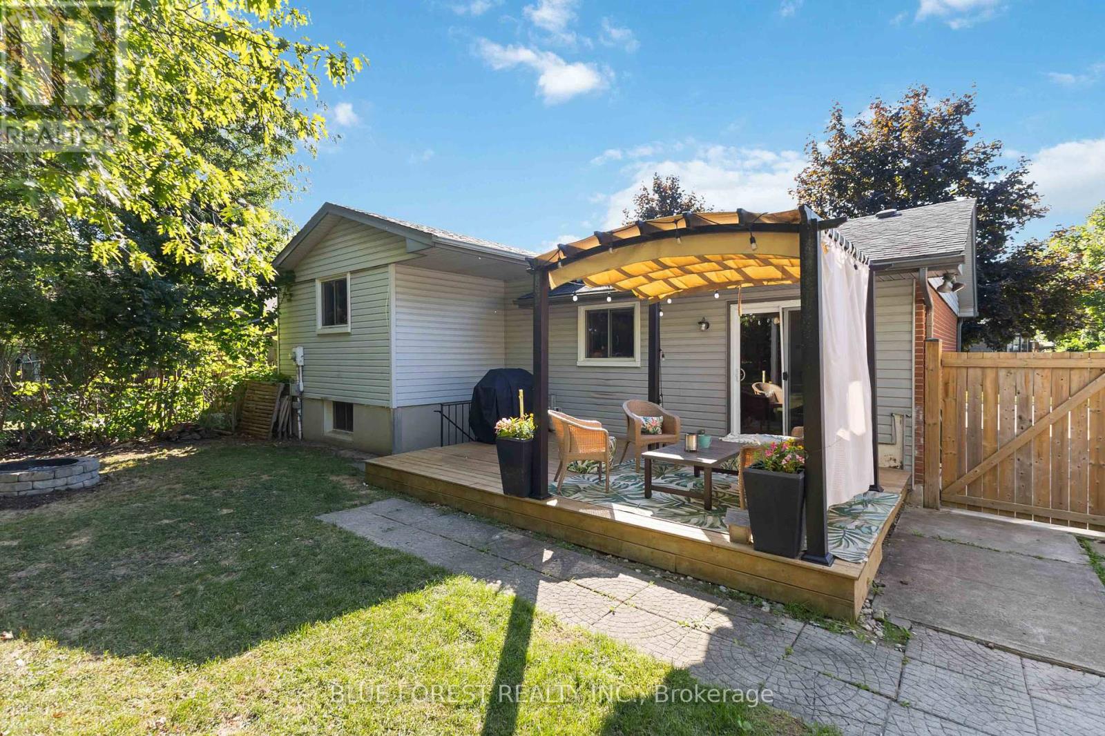 346 Blackacres Blvd, London, ON N6G 3C9
