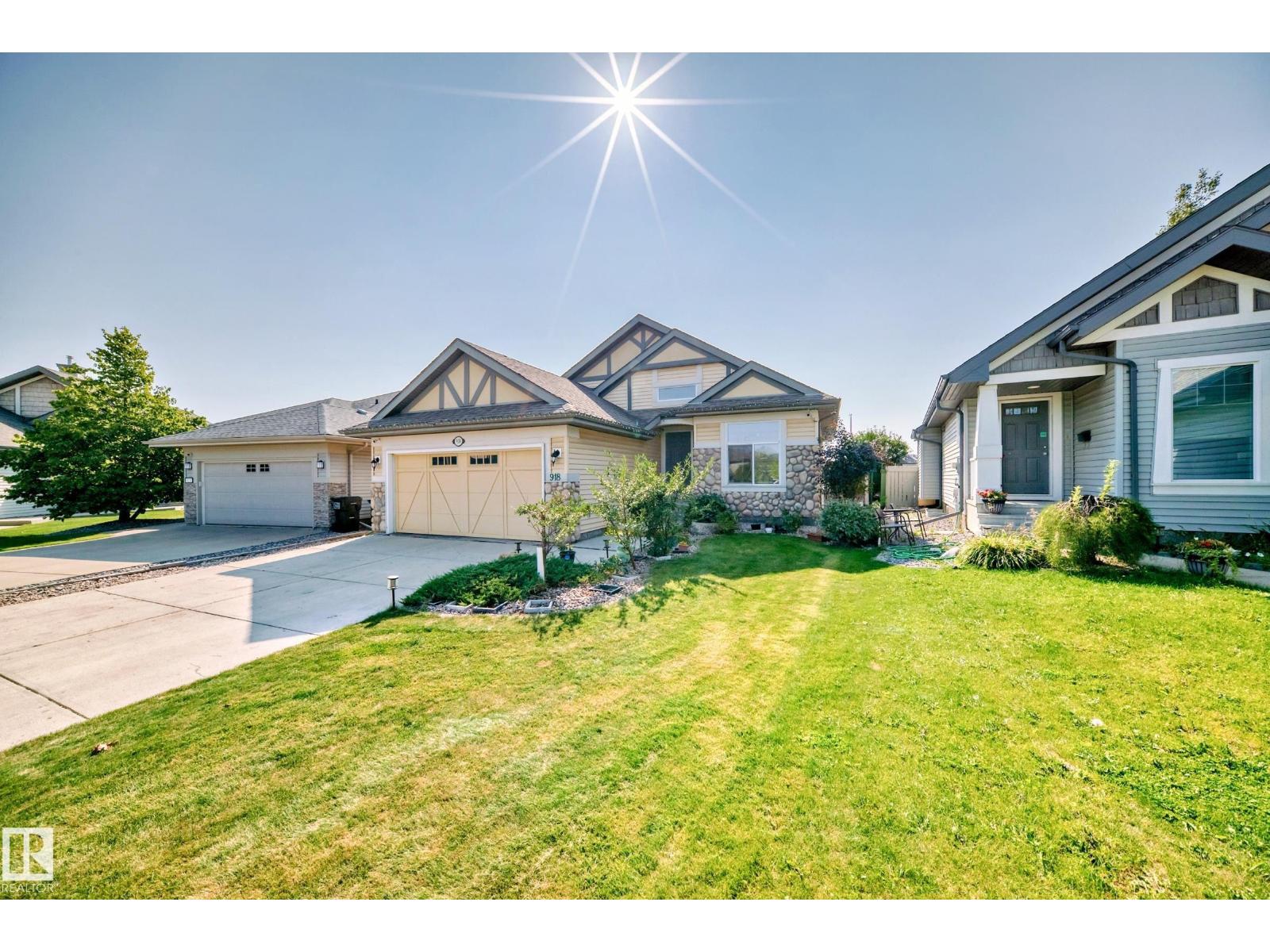 918 Chahley Cr NW, Edmonton, AB T6M 0E2