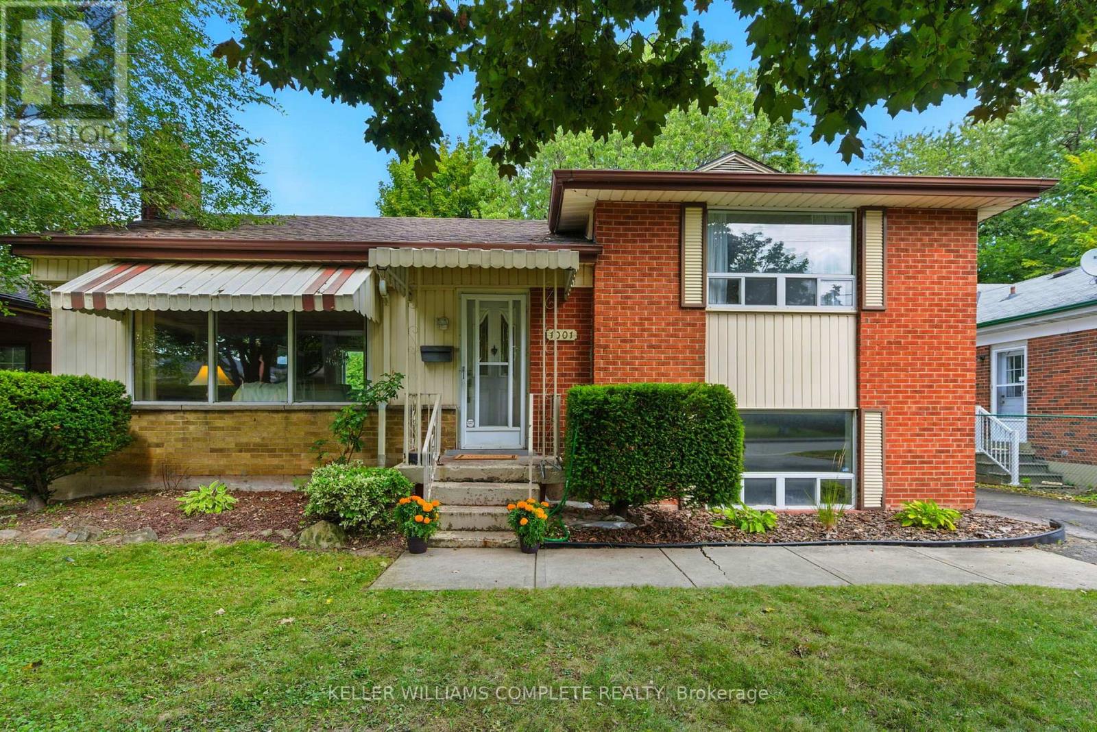 1001 Brucedale Ave E, Hamilton, ON L8T 1M6