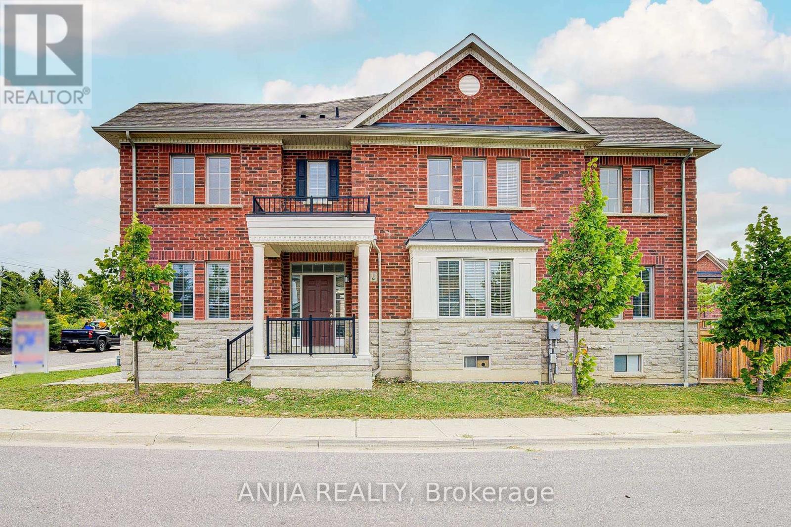 1 Bellflower Ln, Richmond Hill, ON L4E 1E7
