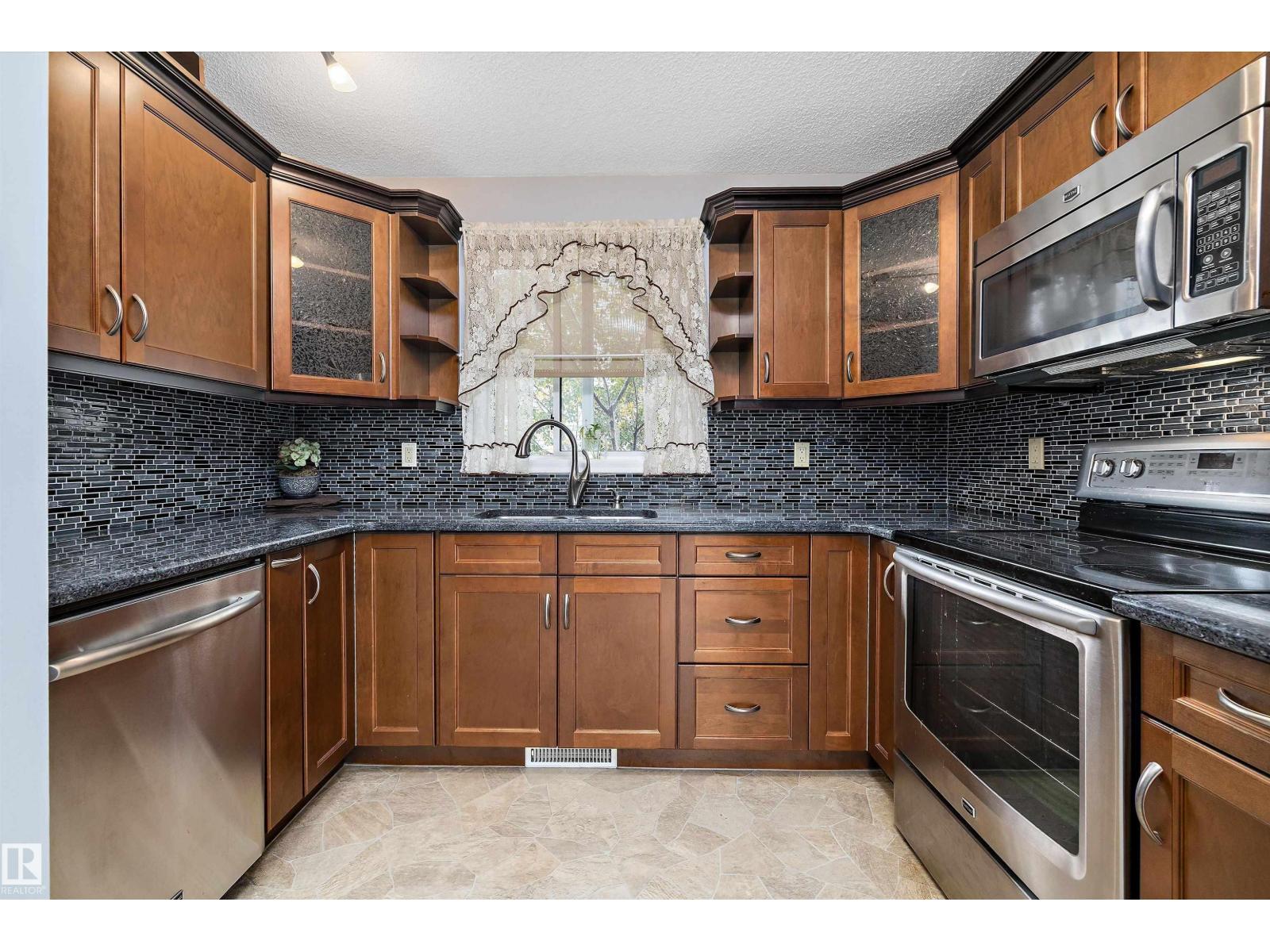 36 St Nw Unit 4420 #a, Edmonton, AB T6L 6K5