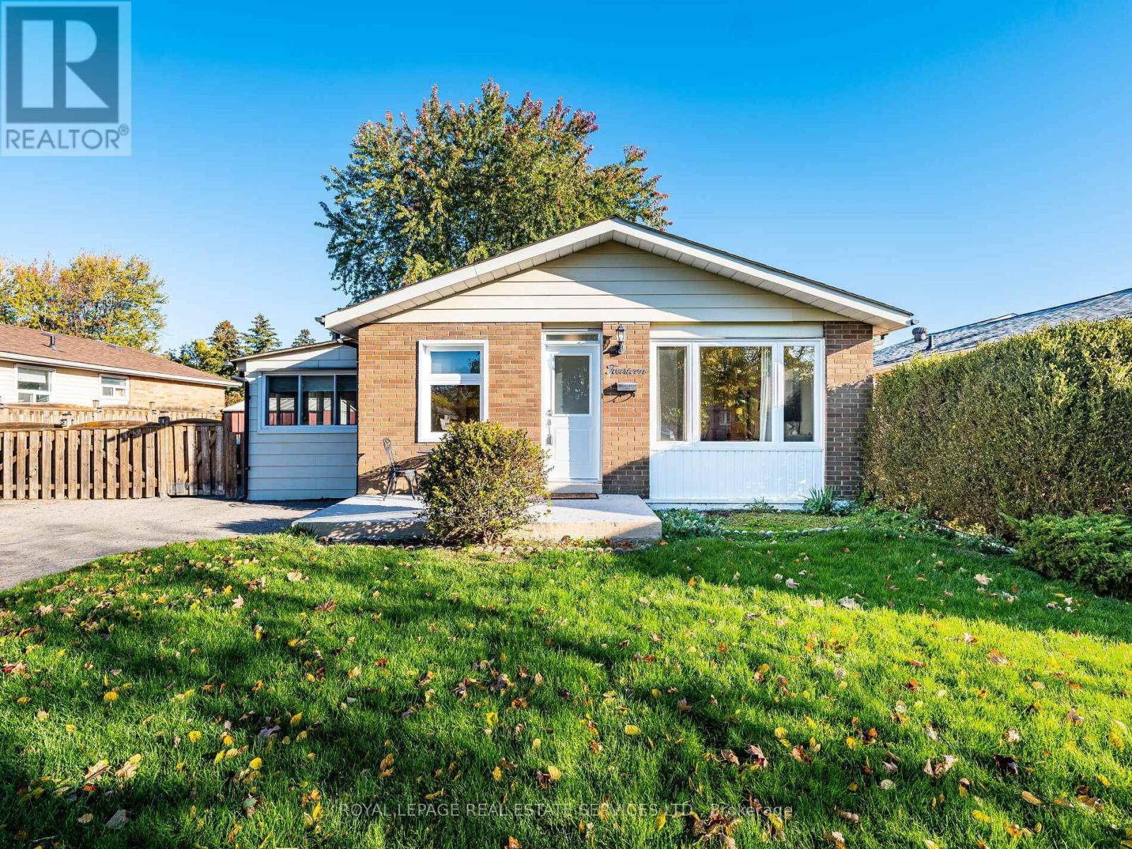 14 Finchley Cres, Brampton, ON L6T 3P6