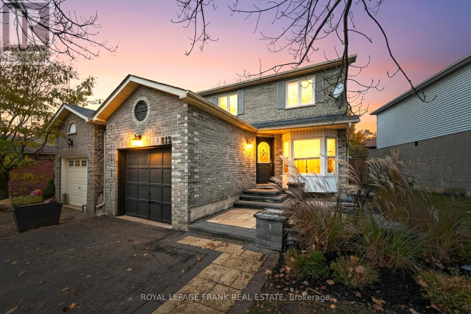 812 Attersley Dr, Oshawa, ON L1K 1T2