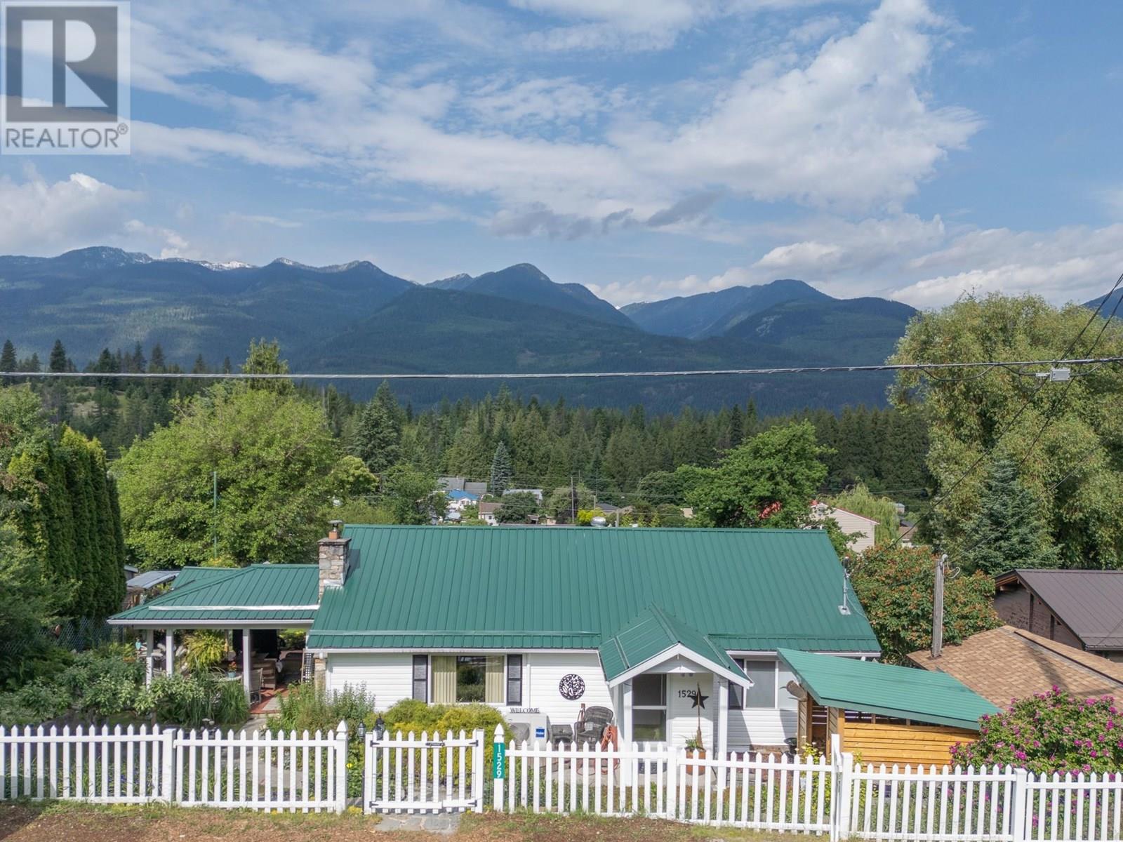 1529 Russel Ave, Riondel, BC V0B 2B0