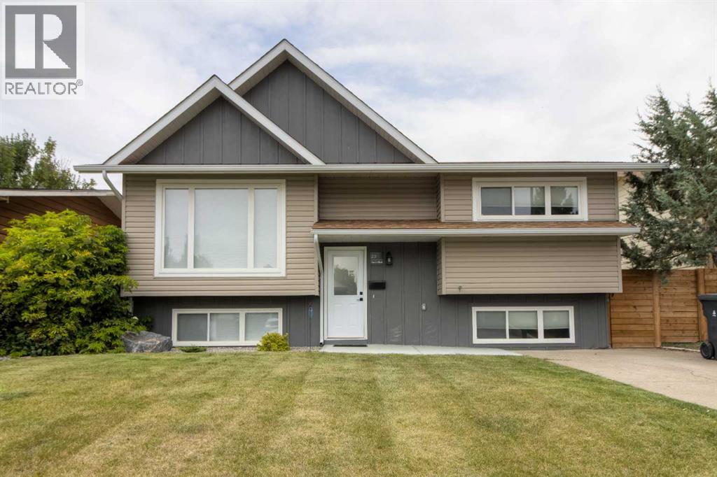 23 Trent Rd W, Lethbridge, AB T1K 4N1