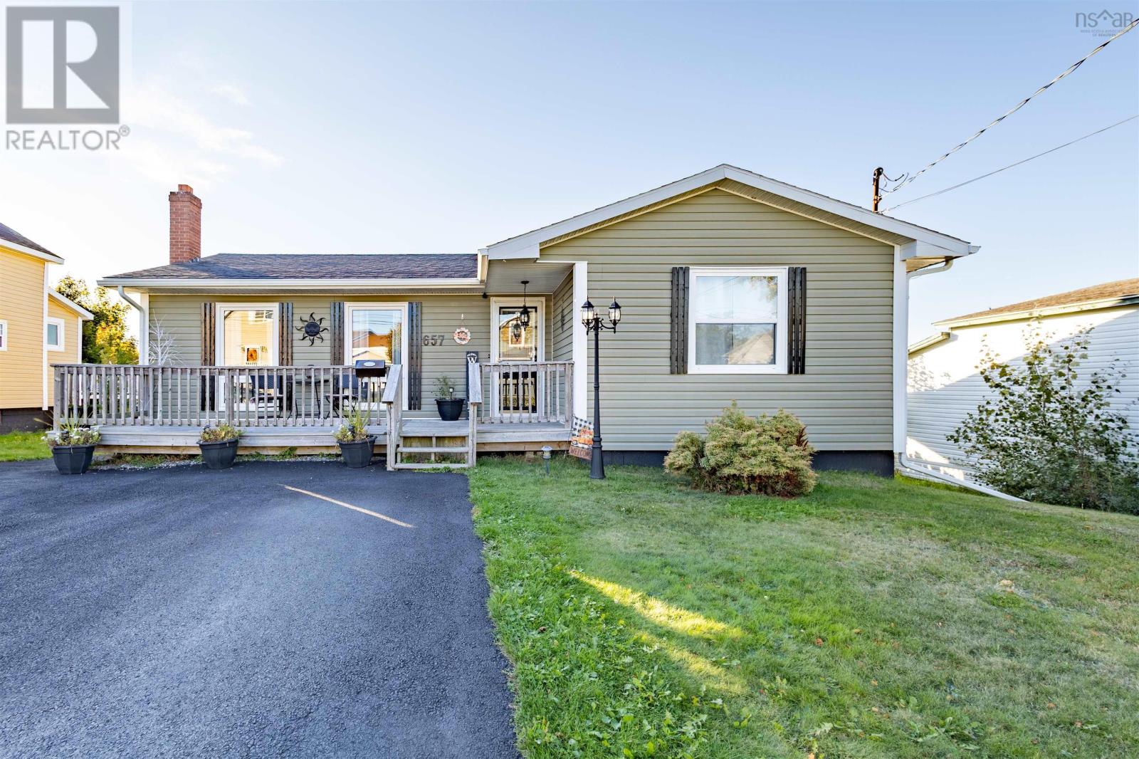 657 George St, New Waterford, NS B1H 4E7
