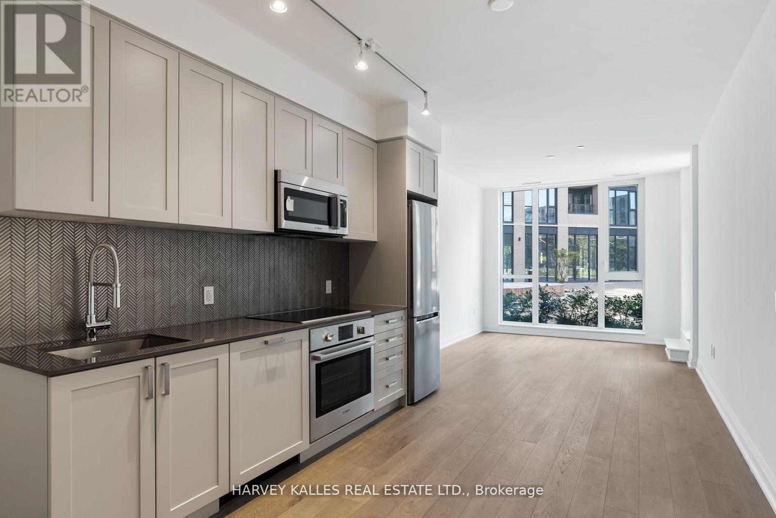 102 293 The Kingsway, Toronto Edenbridge-humber Valley, ON M9A 3A9