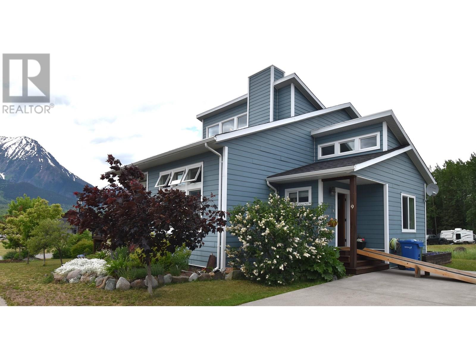 9 Starliter Way, Smithers, BC V0J 2N2