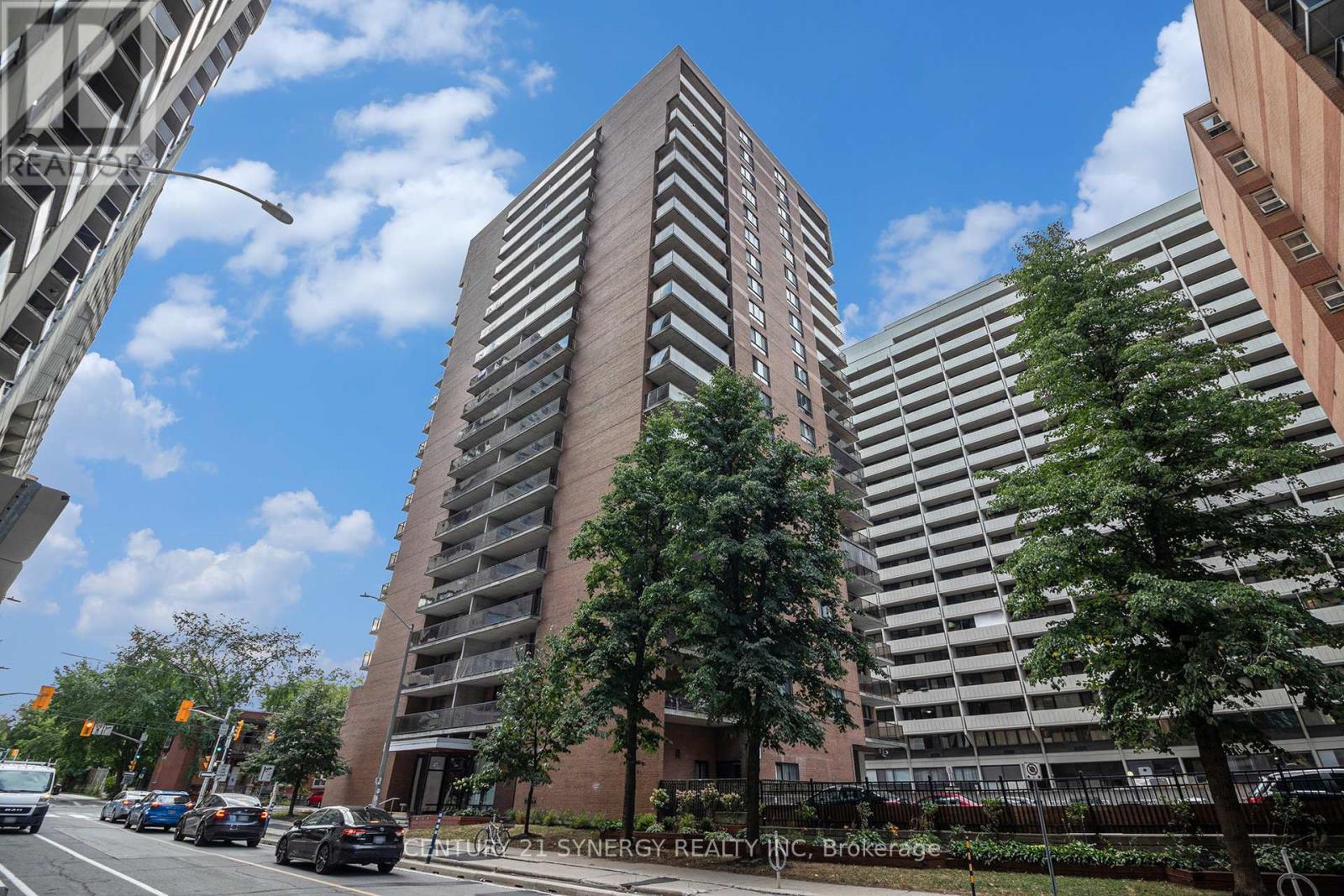 306 475 Laurier Ave W, Ottawa, ON K1R 7X1