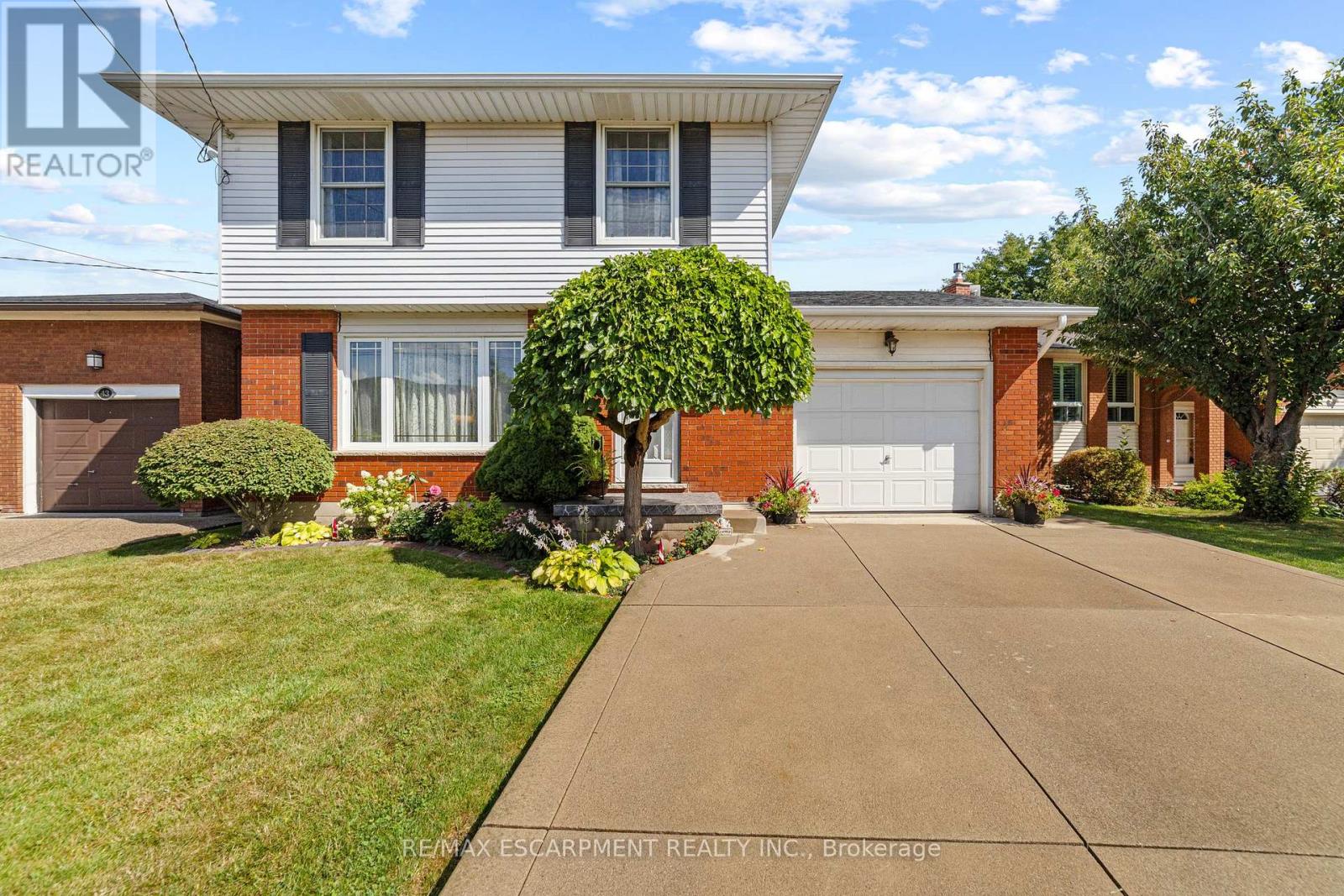 47 Leaway Ave, Hamilton, ON L8W 1S7