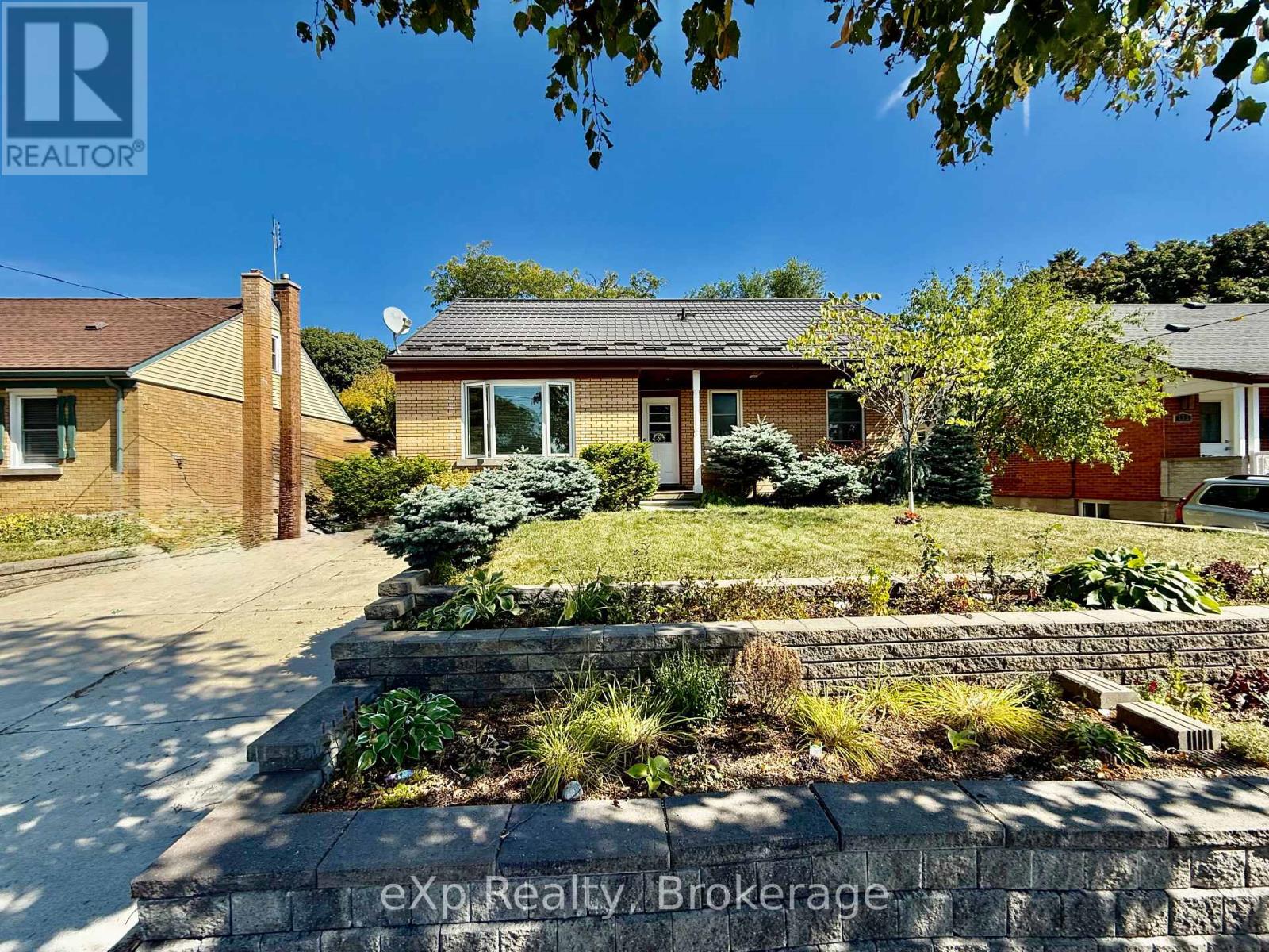 152 Kehl St, Kitchener, ON N2M 3V2