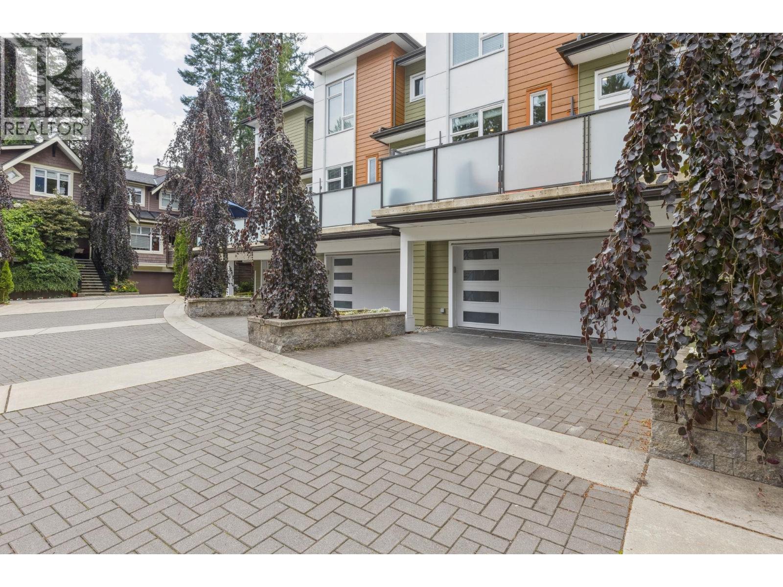 4684 Capilano Rd, North Vancouver, BC V7R 4K3