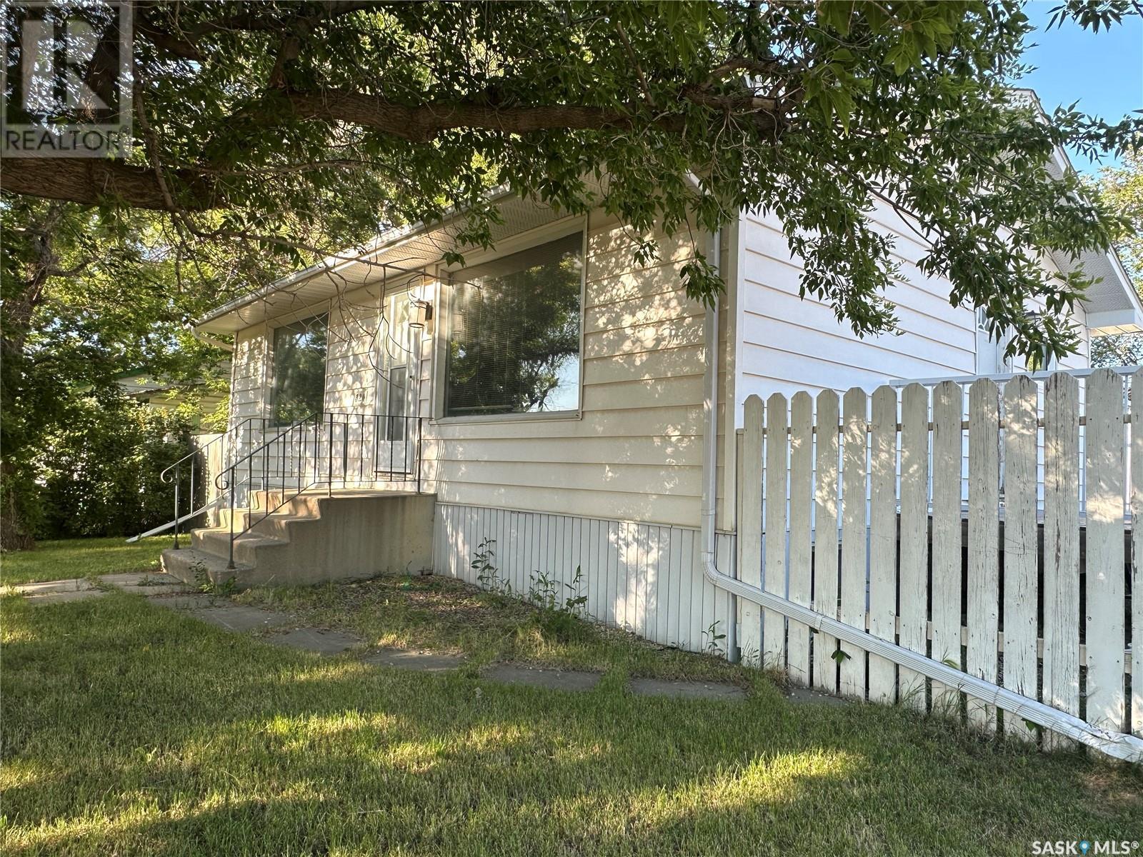 320 Government Rd, Weyburn, SK S4H 2A8