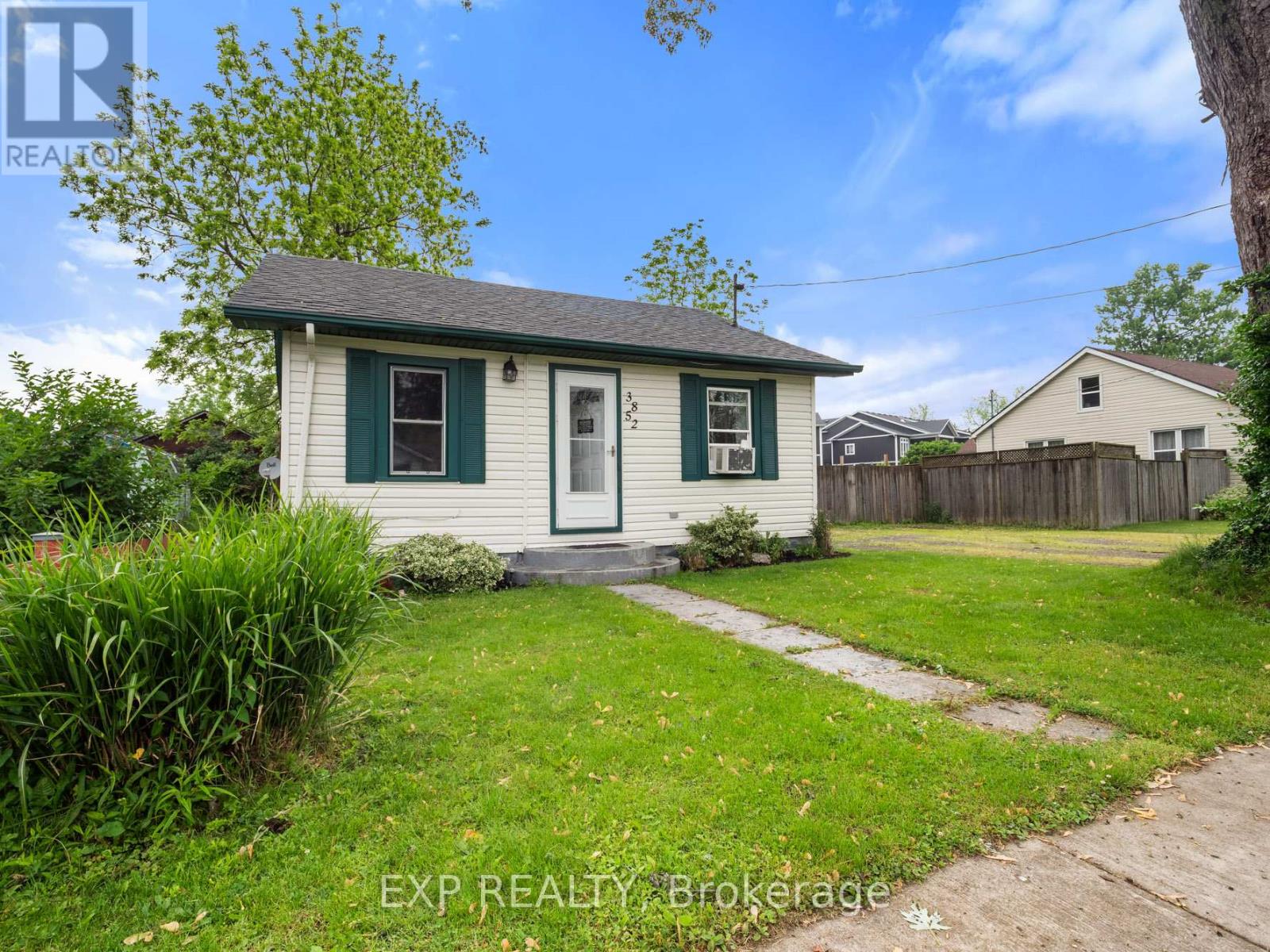 3852 Brunswick Ave, Fort Erie, ON L0S 1B0