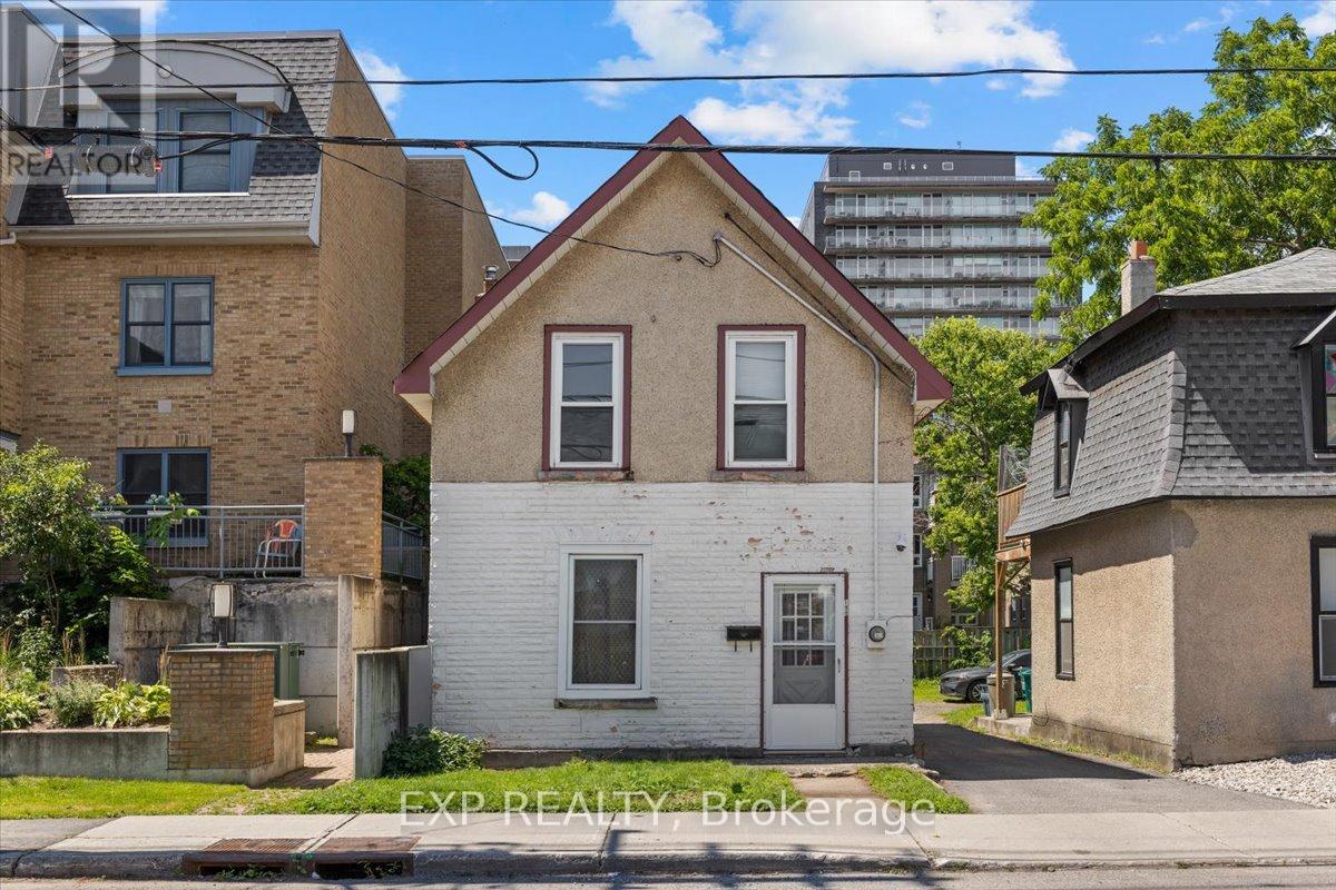 198 Hinchey Ave, Ottawa, ON K1Y 1L7