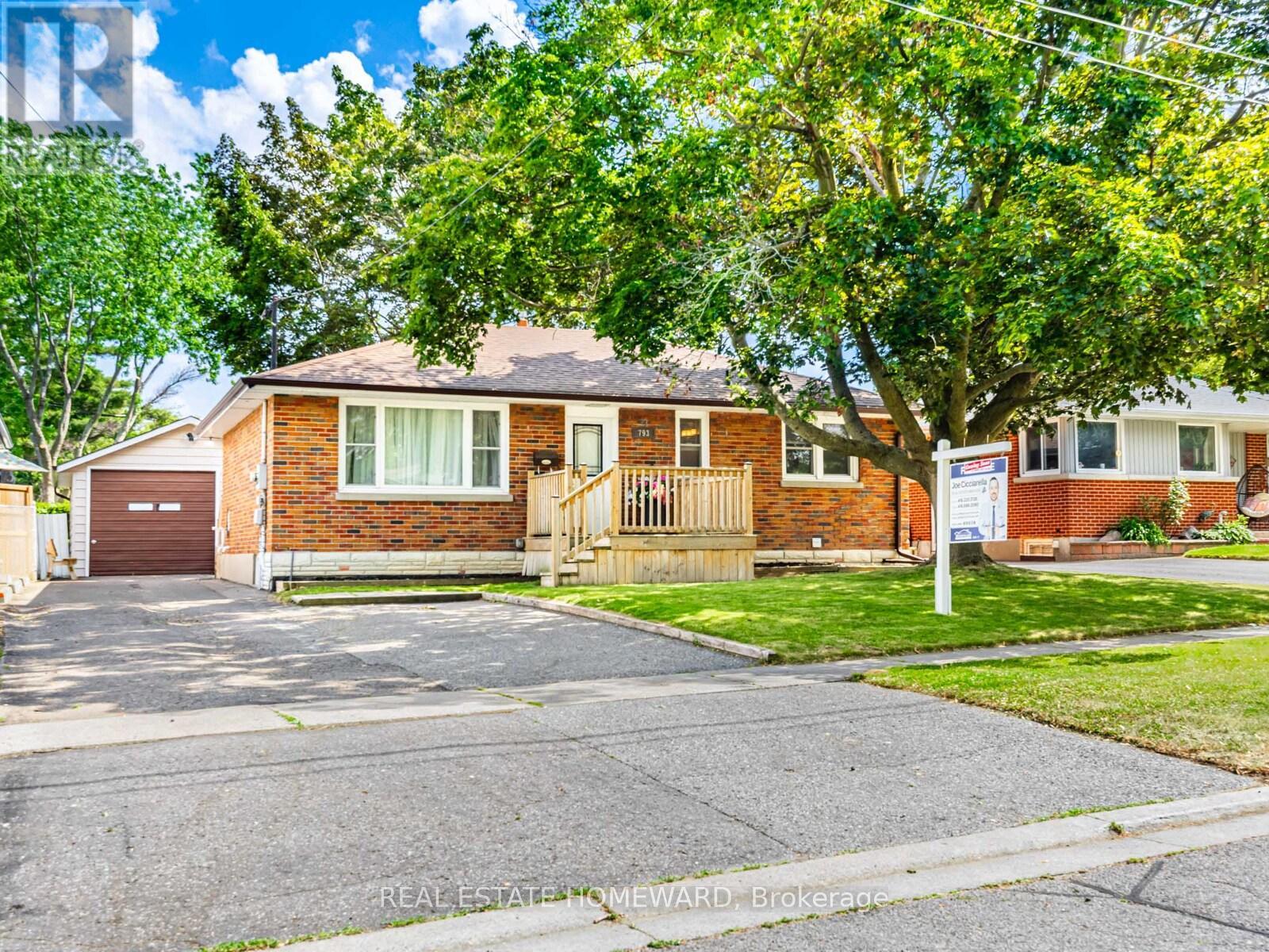 793 Eastglen Dr, Oshawa, ON L1G 1H3