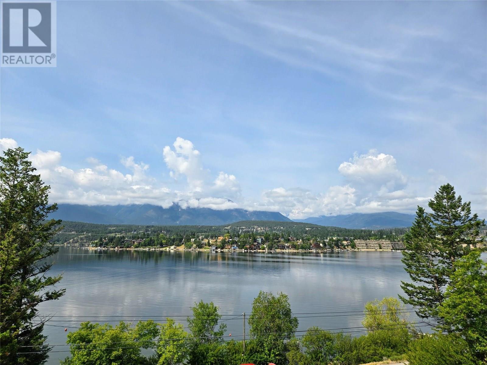 782 Lakeview Rd, Invermere, BC V0A 1K3