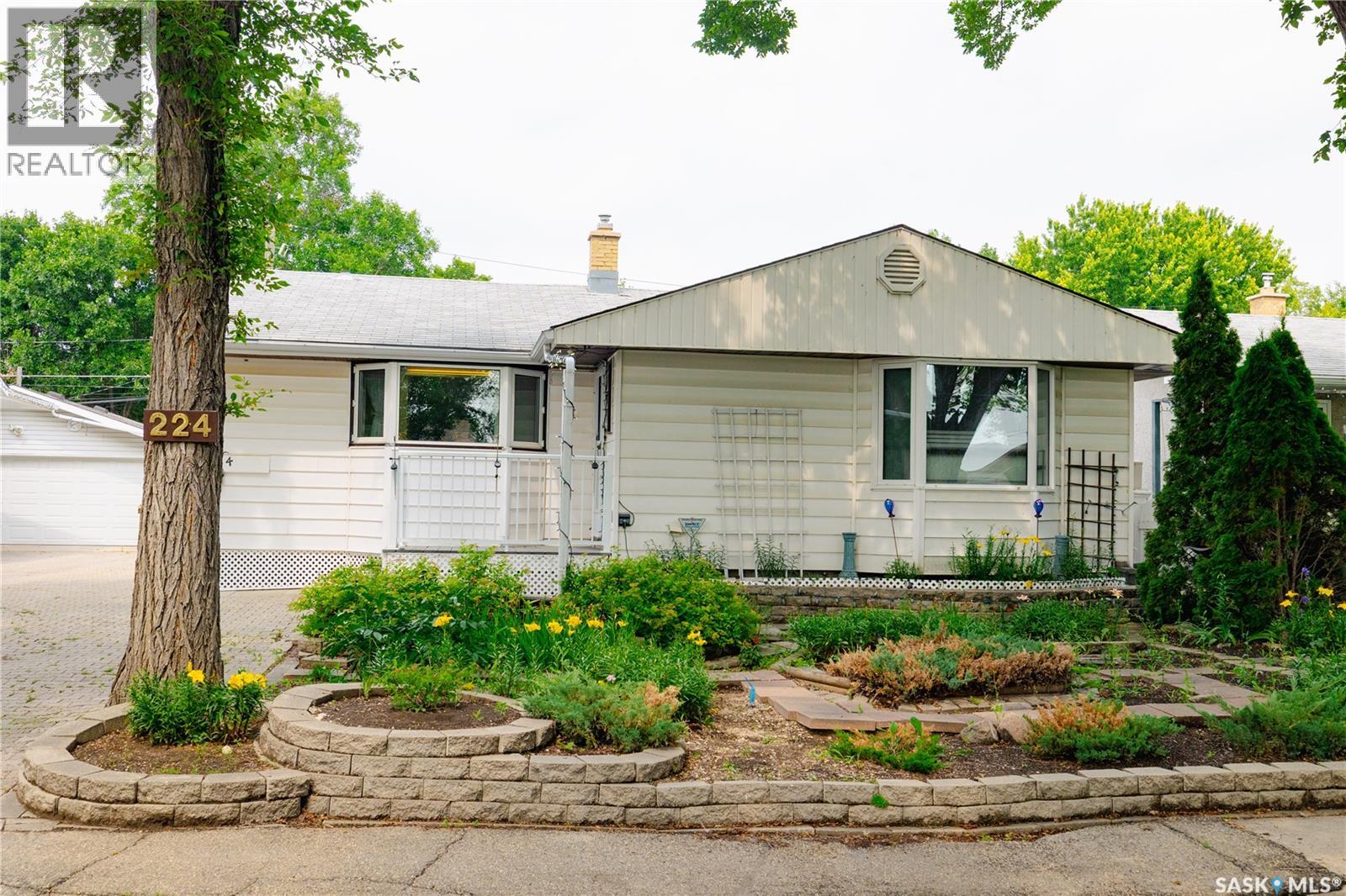 224 Logan Cres, Regina, SK S4S 5P9