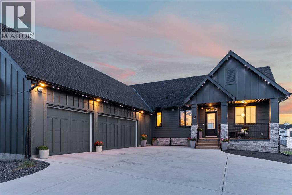 32 Monterra Lndg, Cochrane, AB T4C 0G8