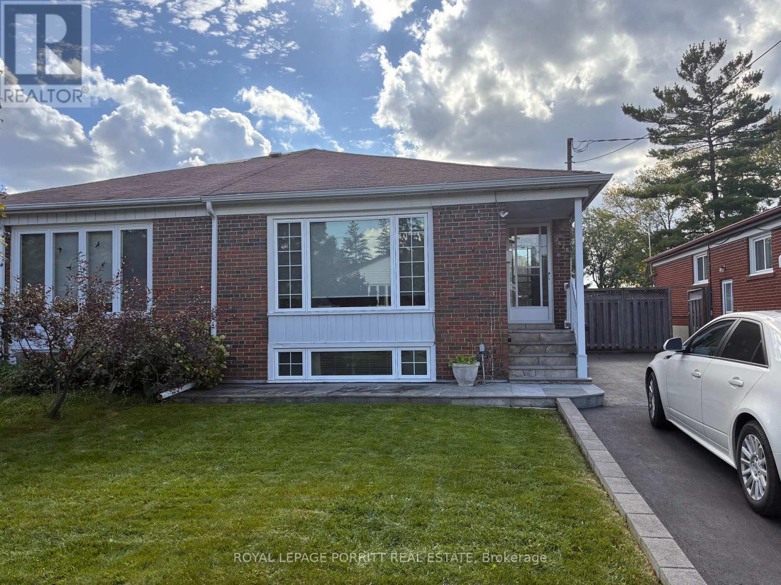 3628 Anniversary Rd, Mississauga, ON L5C 2G1