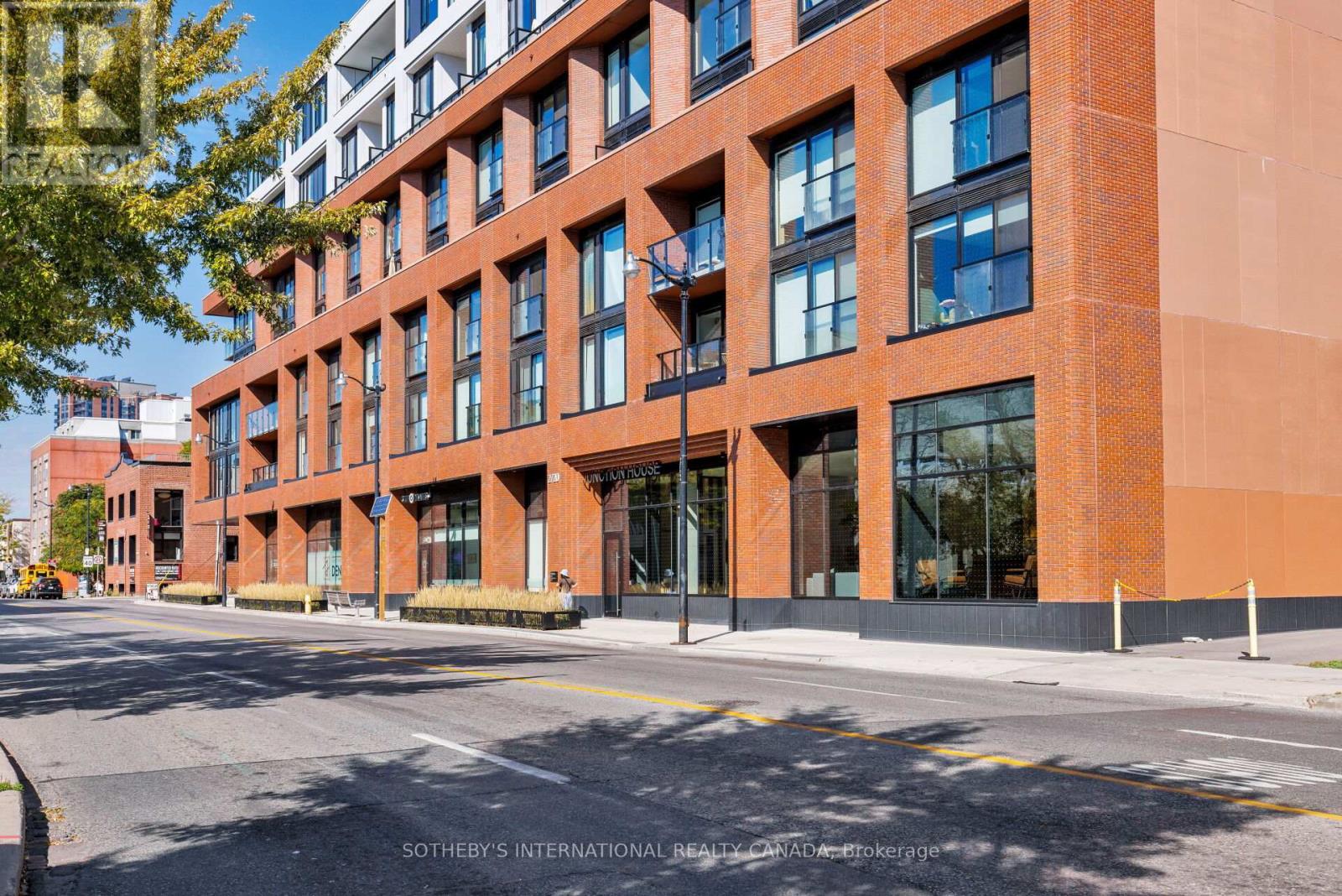 903 2720 Dundas St W, Toronto, ON M6P 0C3